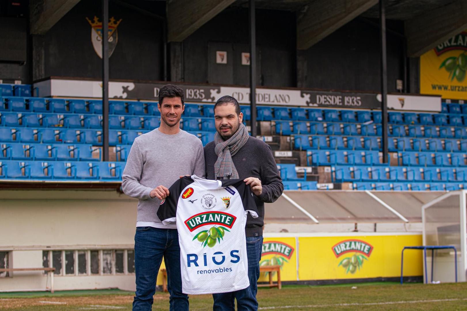 El presidente Ramón Lázaro junto a Edu García, nuevo fichaje del Tudelano