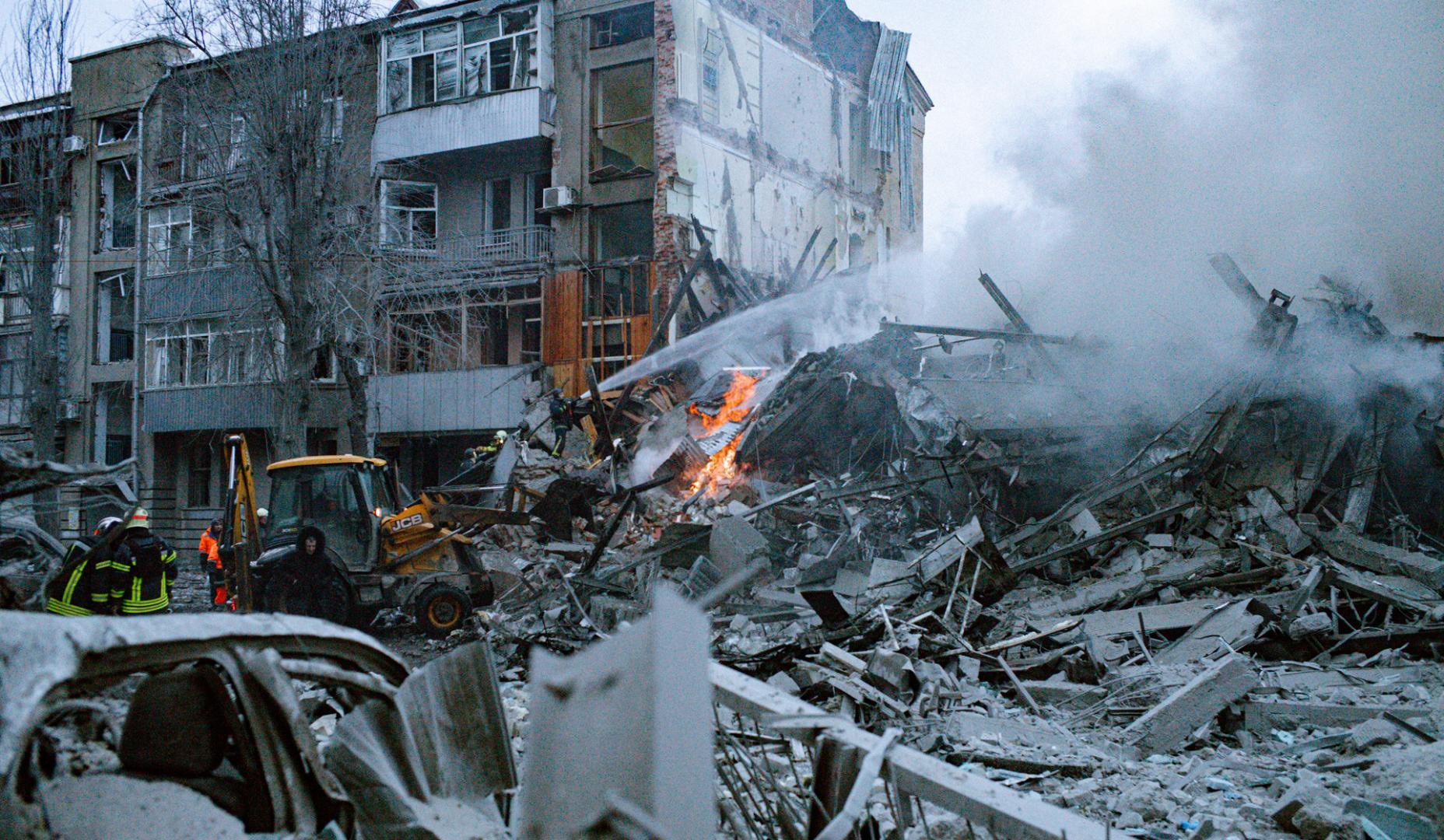 Además, un bombardeo ha causado víctimas y abundantes daños materiales en Járkov