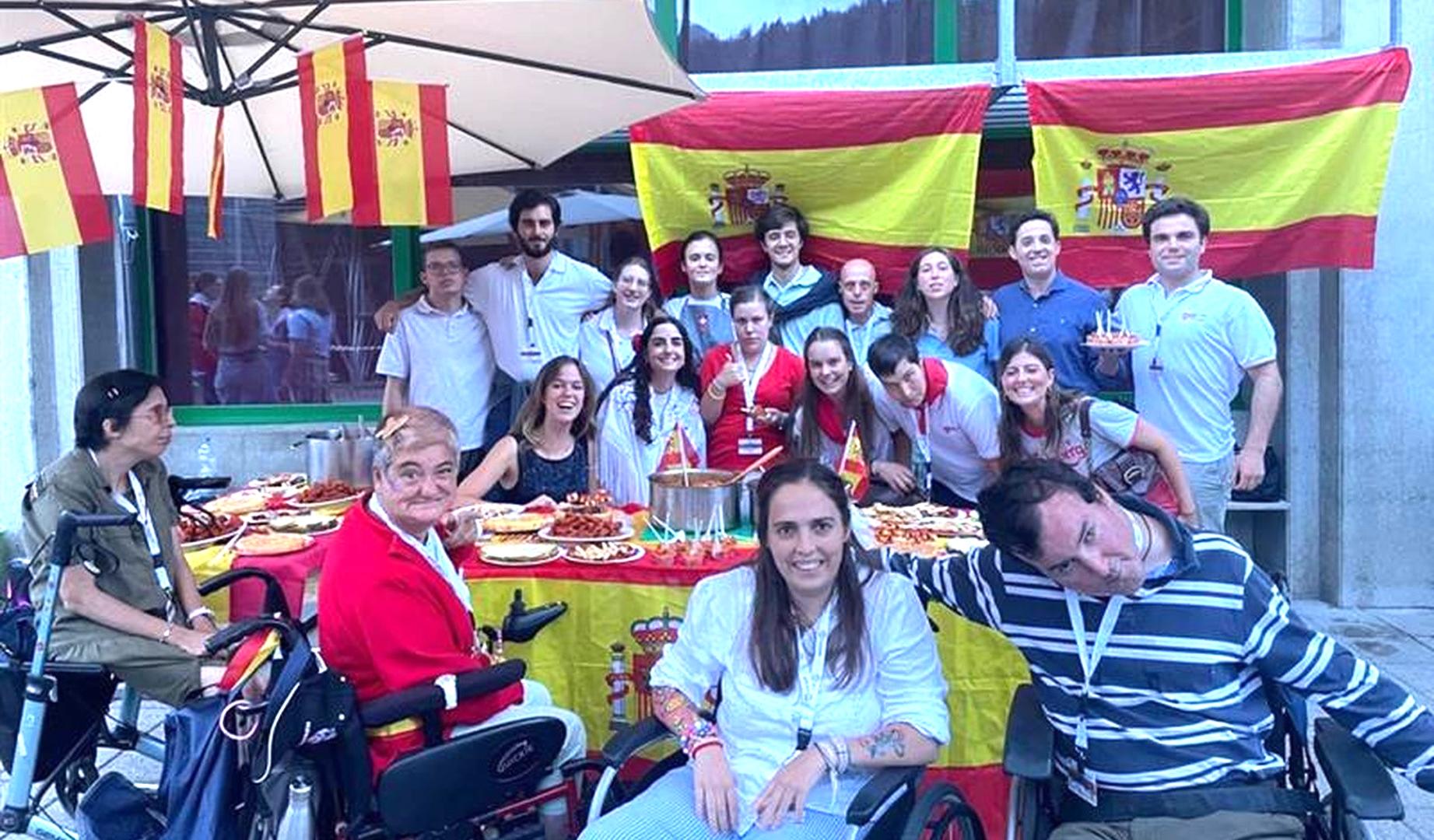 Voluntarios y participantes en el Campamento Orden de Malta.