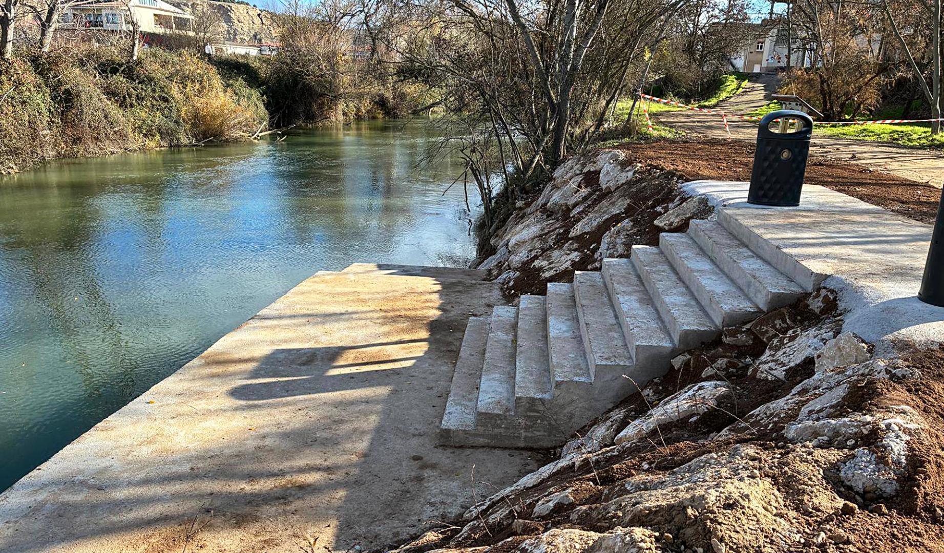 Vista del embarcadero que se ha habilitado junto al río Ega en Andosilla