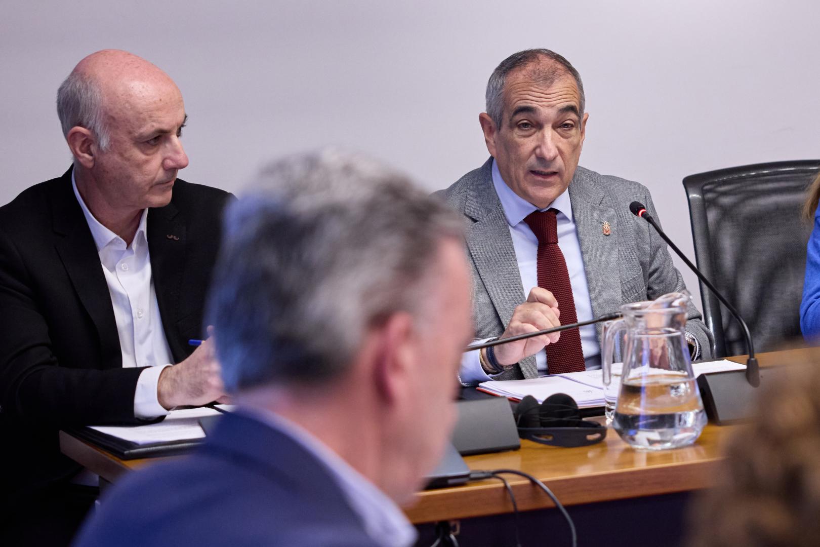 Comparecencia del consejero Oscar Chivite en la Comisión sobre el Canal de Navarra en el Parlamento