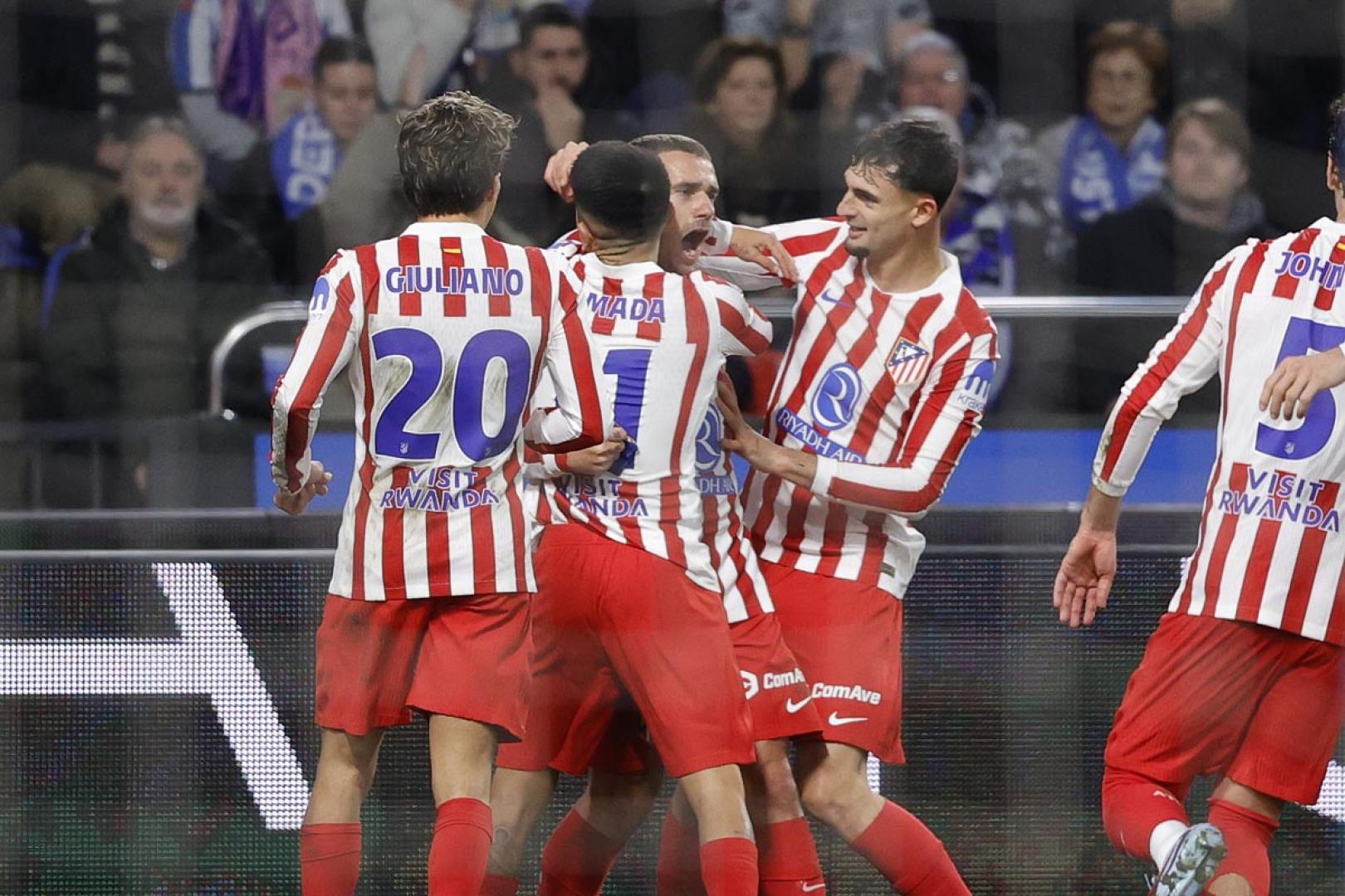 Antoine Griezmann celebra el gol junto a sus compañeros