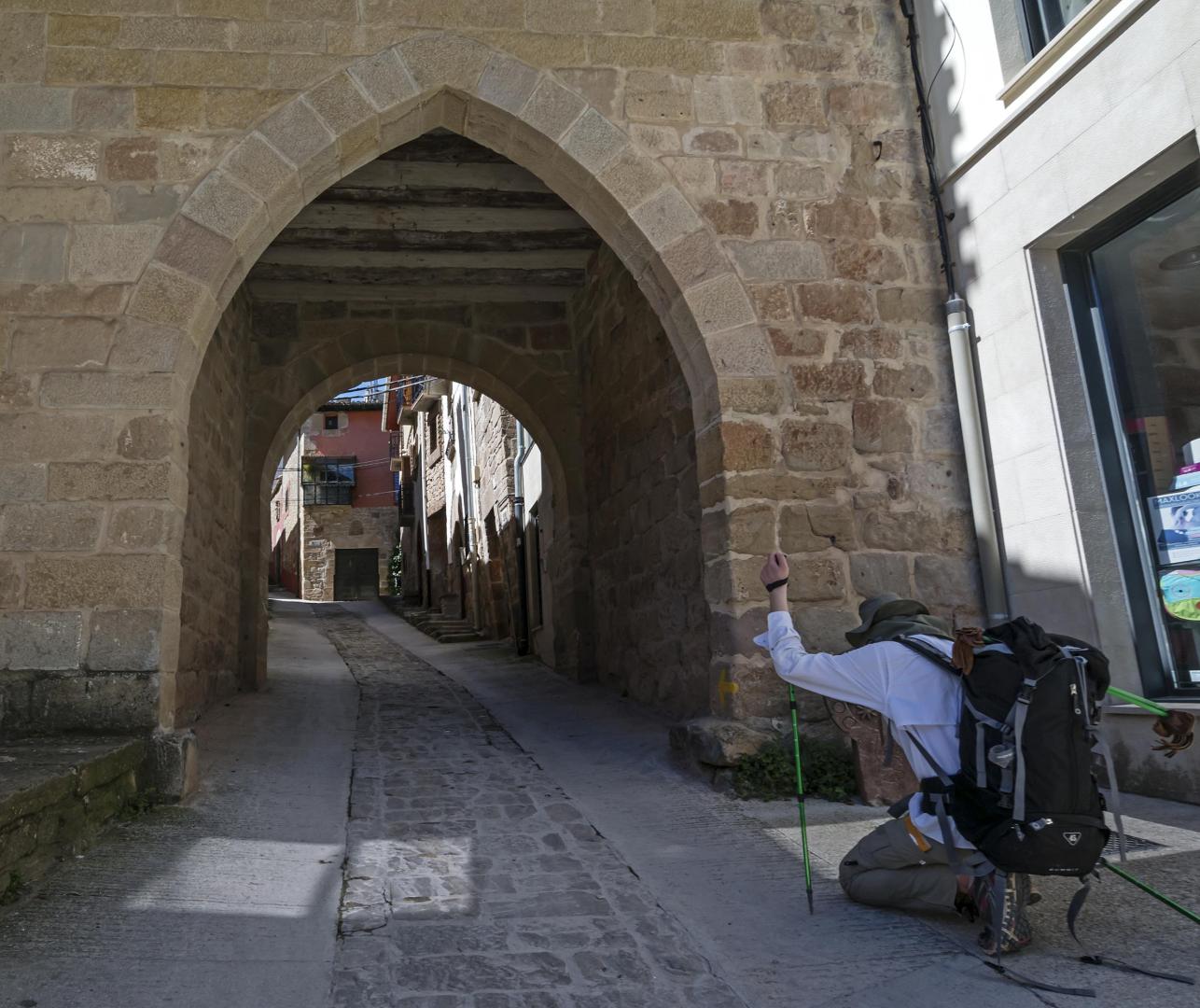 Puerta medieval en Cirauqui.