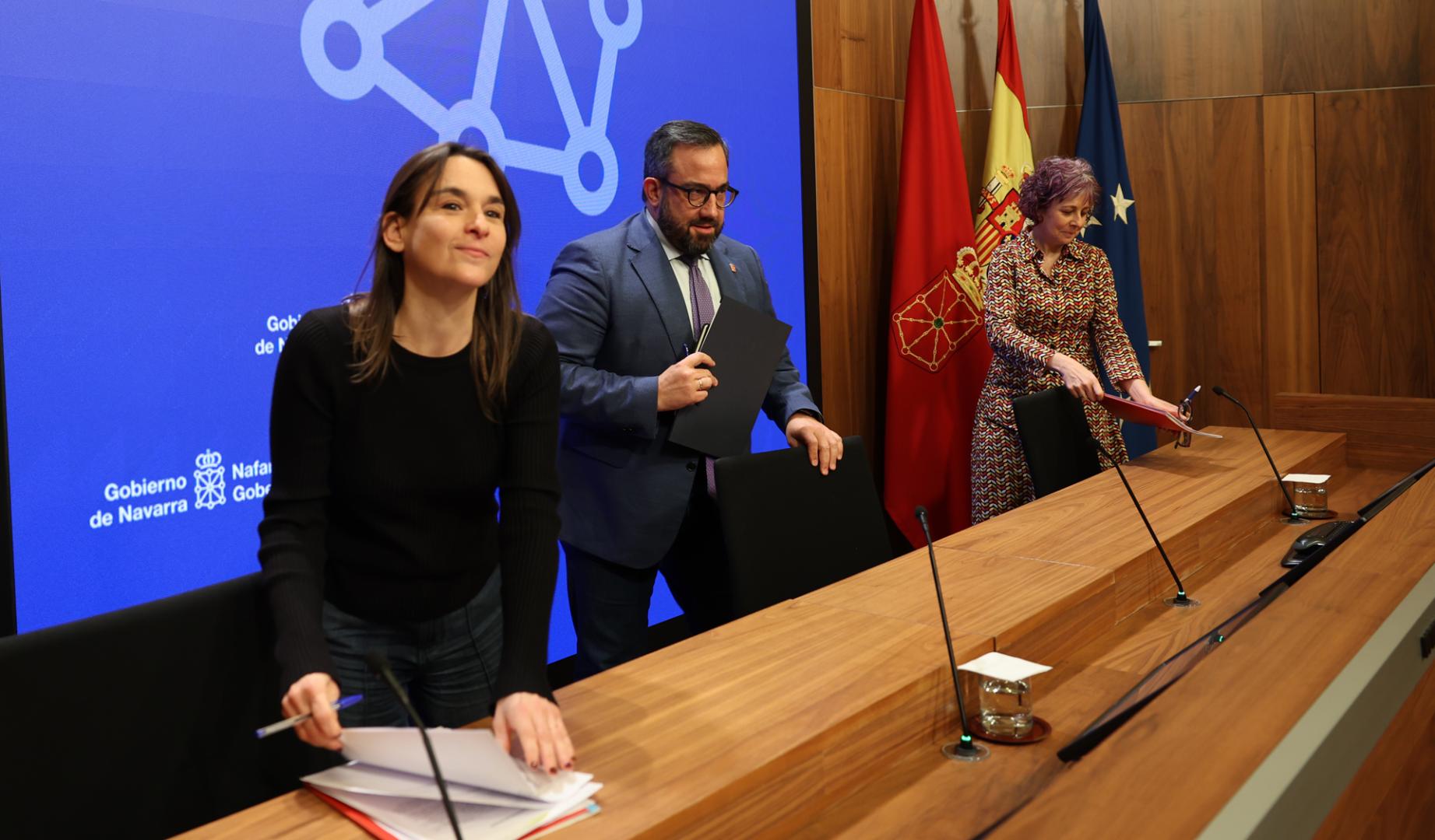 Begoña Alfaro, Javier Remírez y Rebeca Esnaola este miércoles