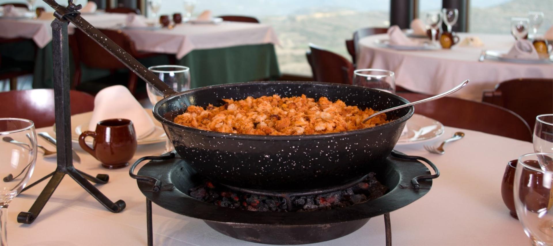 Ls migas es el plato más emblemático del Mesón las Torres