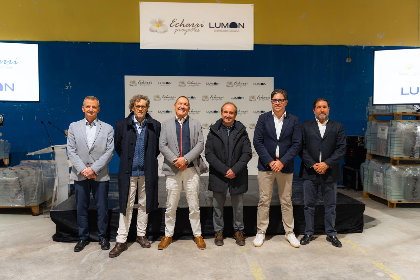 De izquierda a derecha: Iñaki Larraya, Director General de SODENA; Óscar Argal, Gerente de Proyectos Echarri; Joseba de Echarri, CEO de Proyectos Echarri; Manuel Romero, Alcalde del Valle de Aranguren; Javier Martínez, Vicepresidente de LUMON Group y Jesús Sánchez, Gerente de TOLSAN.