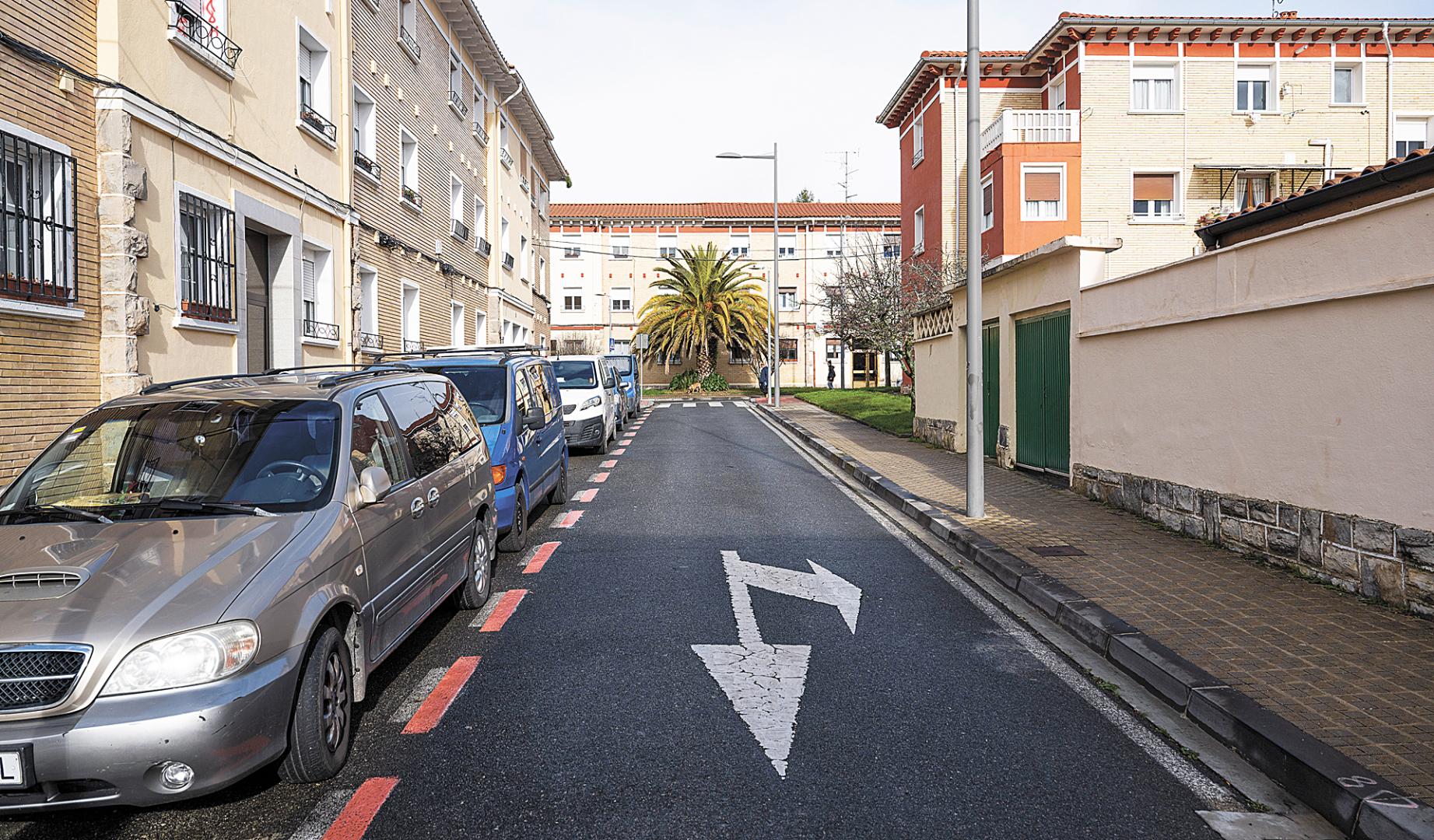 Vista general de la travesía de Espronceda en Txantrea, donde no aparece el inmueble afectado