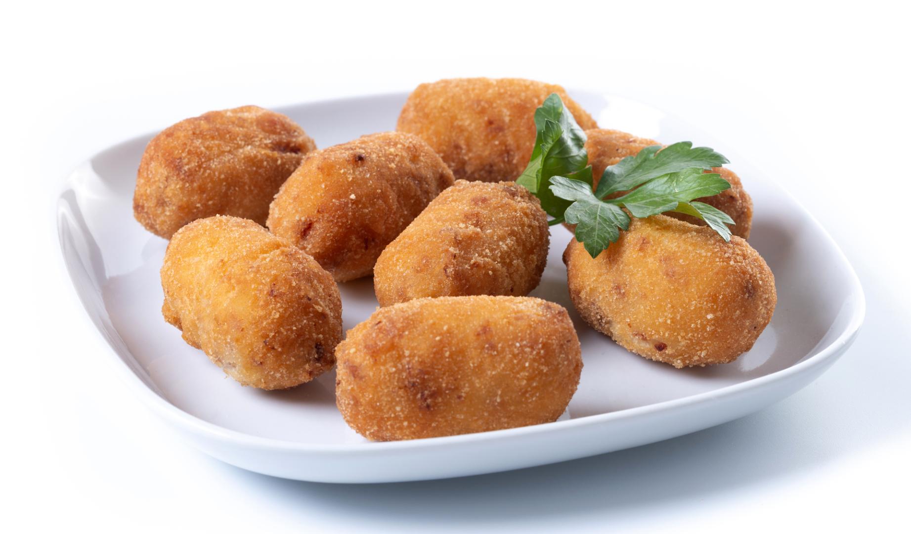 Un plato de croquetas