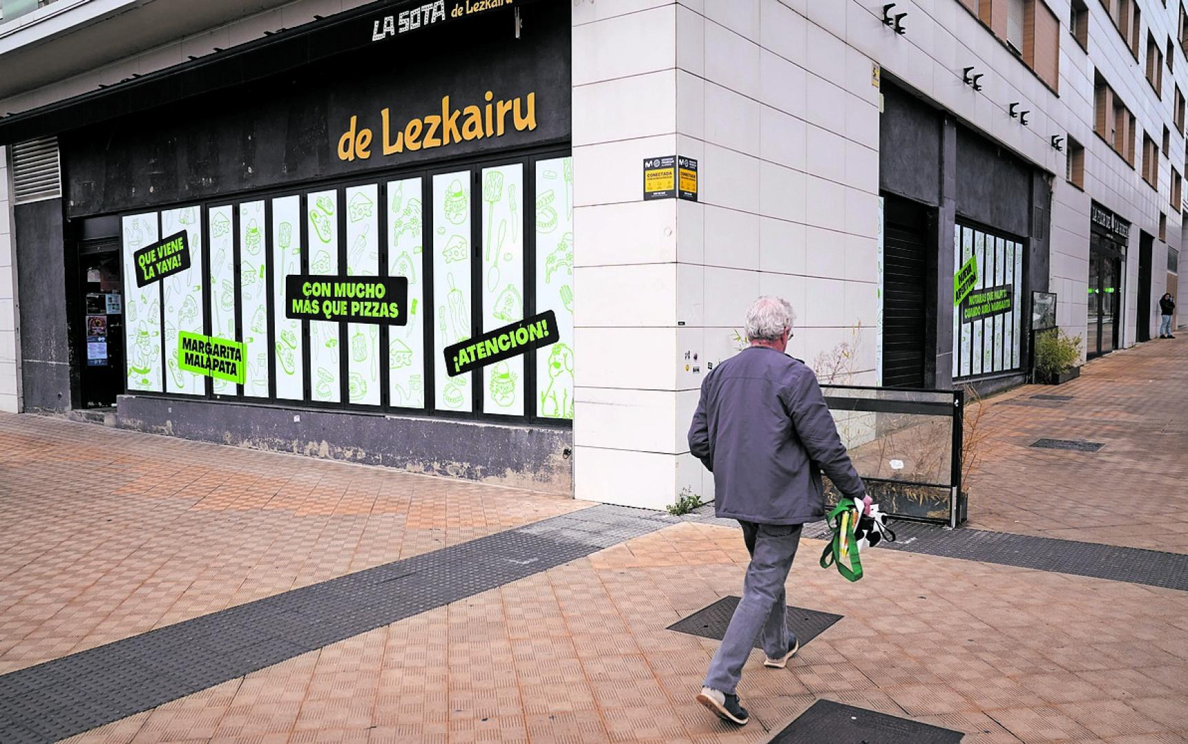 En la calle Cataluña de Lezkairu ya se anuncia la próxima apertura de la pizzería Margarita Malapata