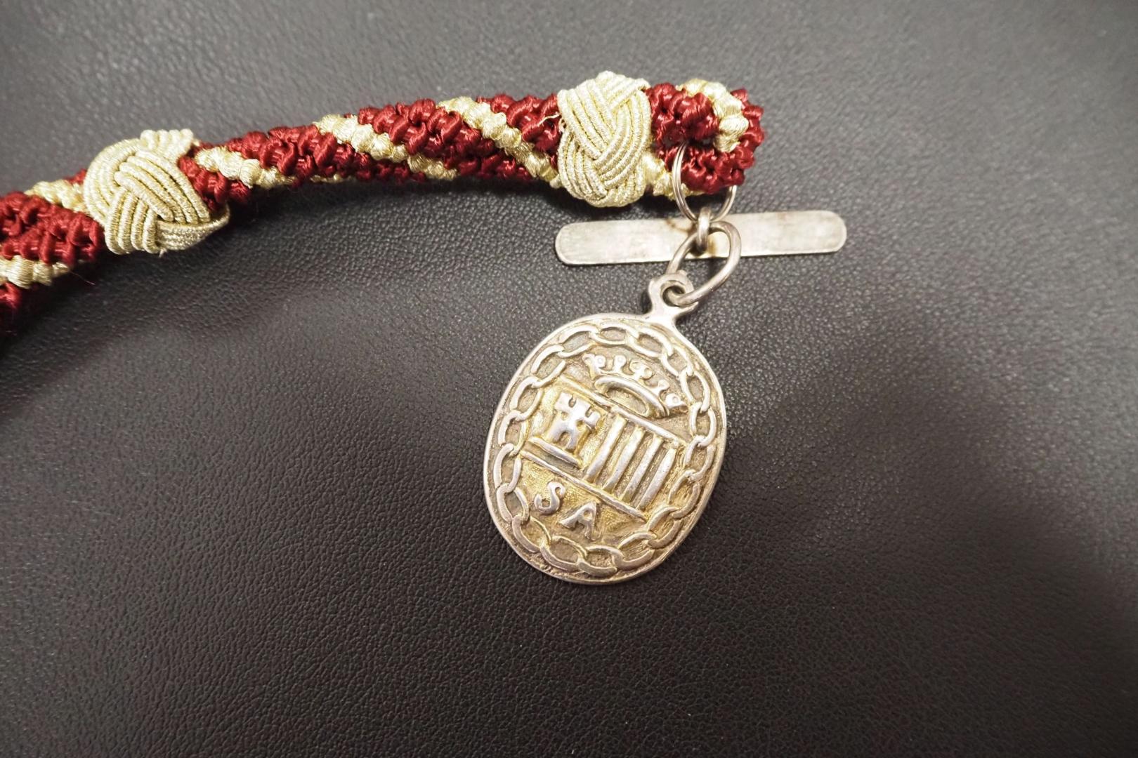 Detalle de la medalla que lucían antaño los concejales de Sangüesa que ha sido rescatada