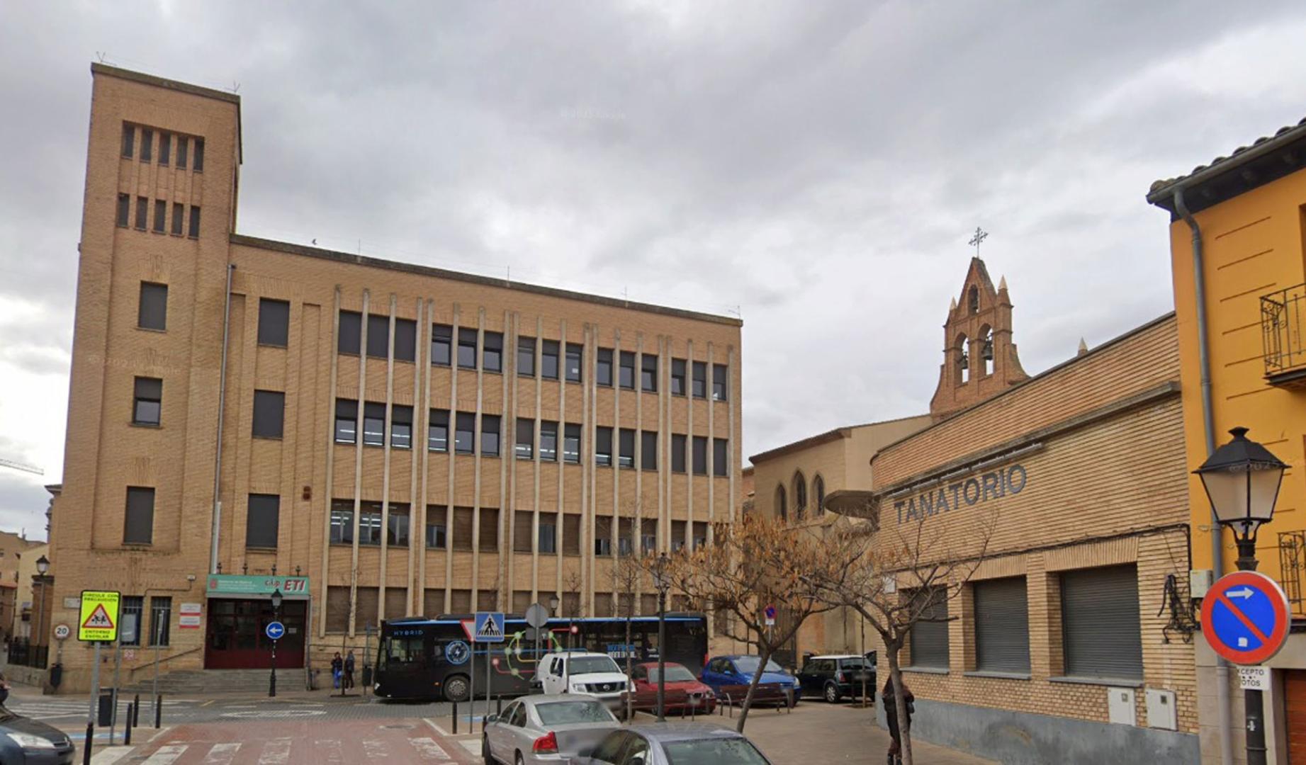 Imagen del exterior del centro ETI San Juan ubicado en la plaza del mismo nombre de Tudela