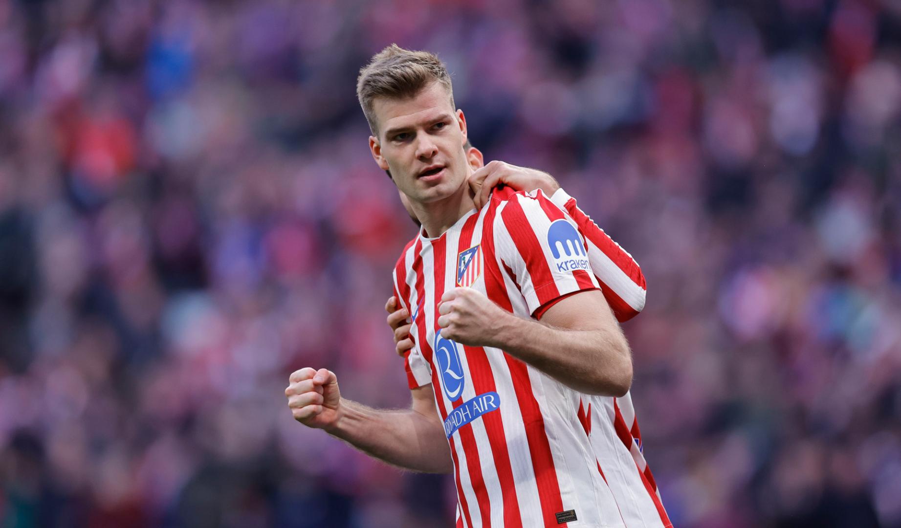 El jugador del Atlético de Alexander Sørloth celebra su gol contra el Alavés
