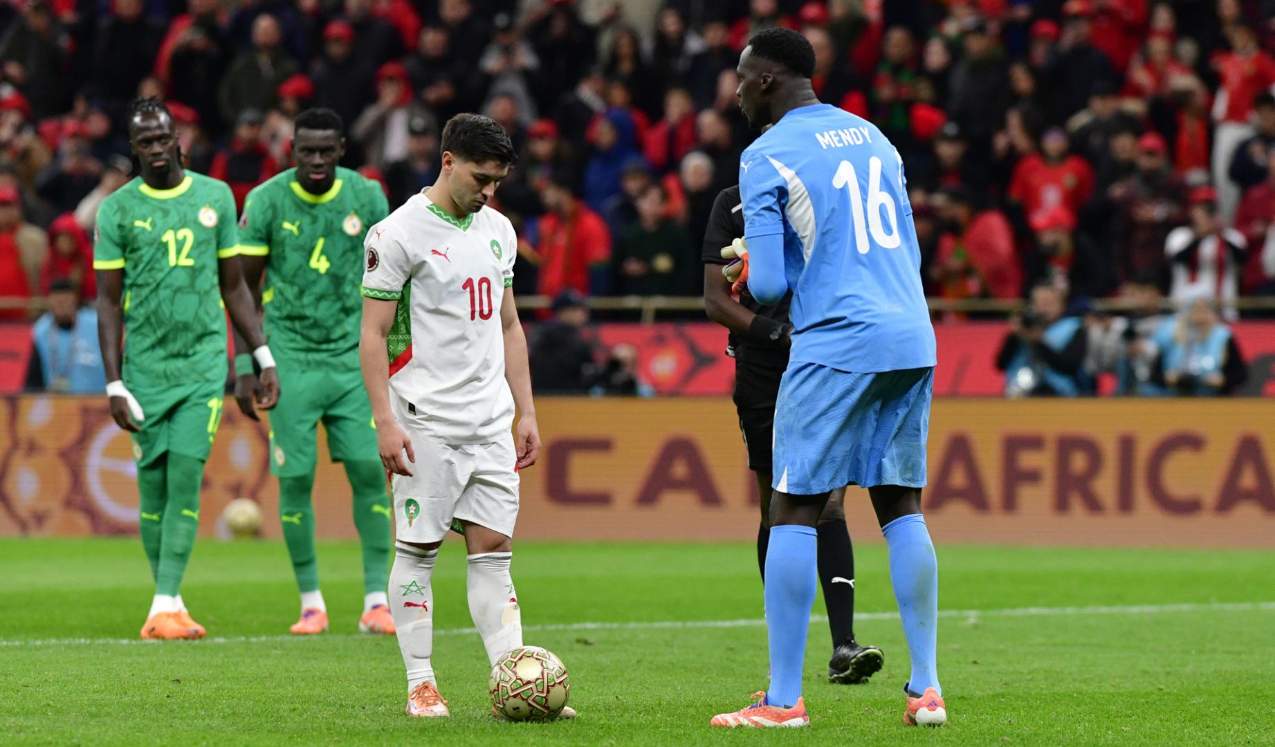 Senegal se corona en Marruecos en una final que roza el escándalo y condena a Brahim