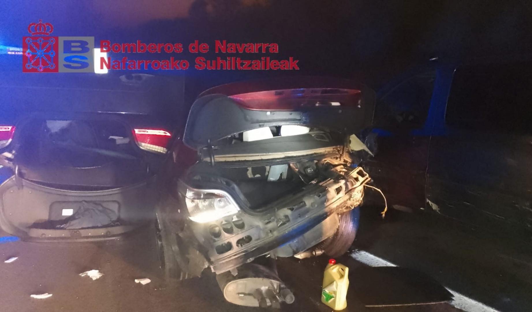 Estado en el que han quedado los dos vehículos implicados en el accidente de la A-15, en Galar