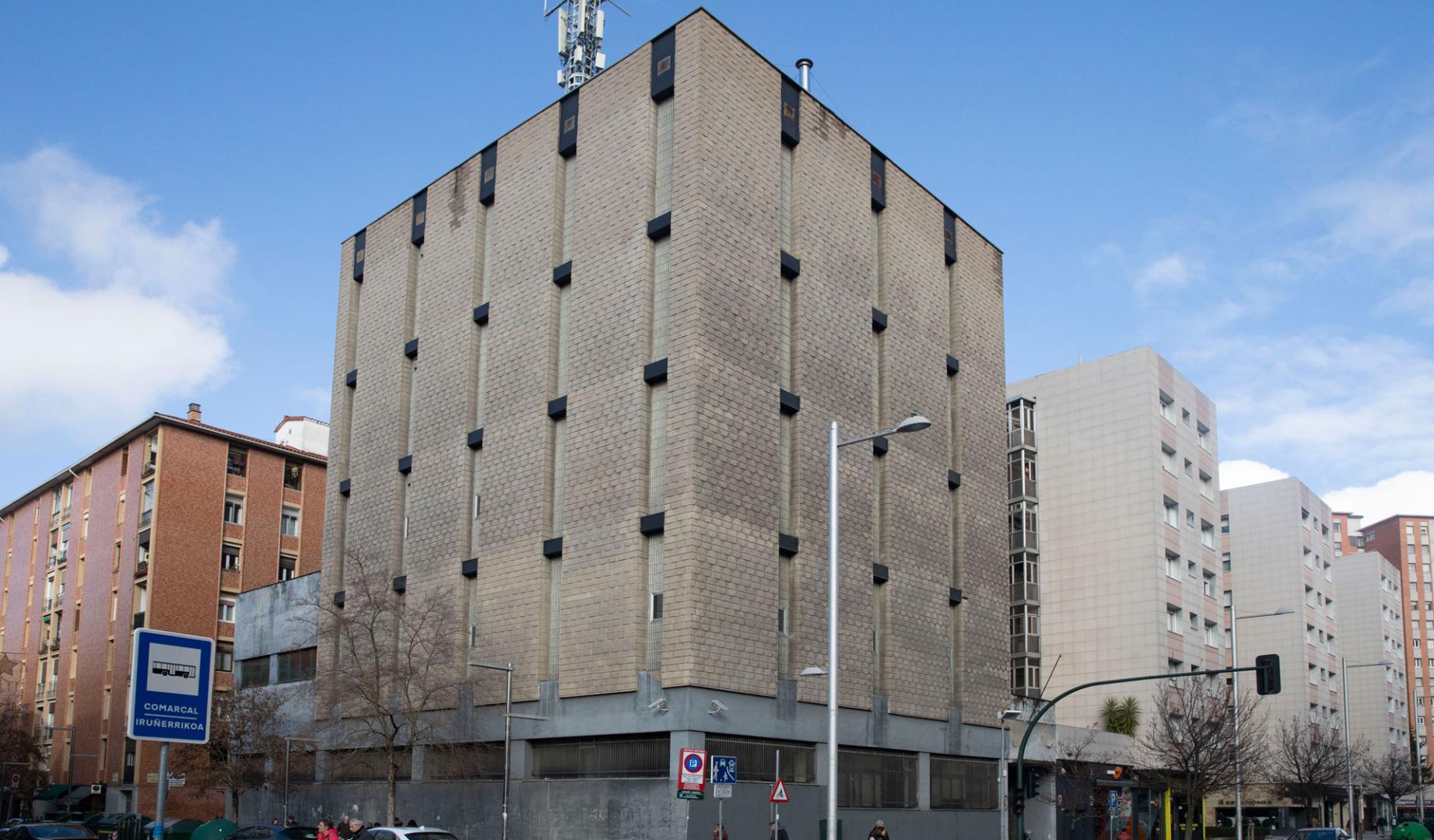 Edificio de Telefónica en el barrio de San Juan