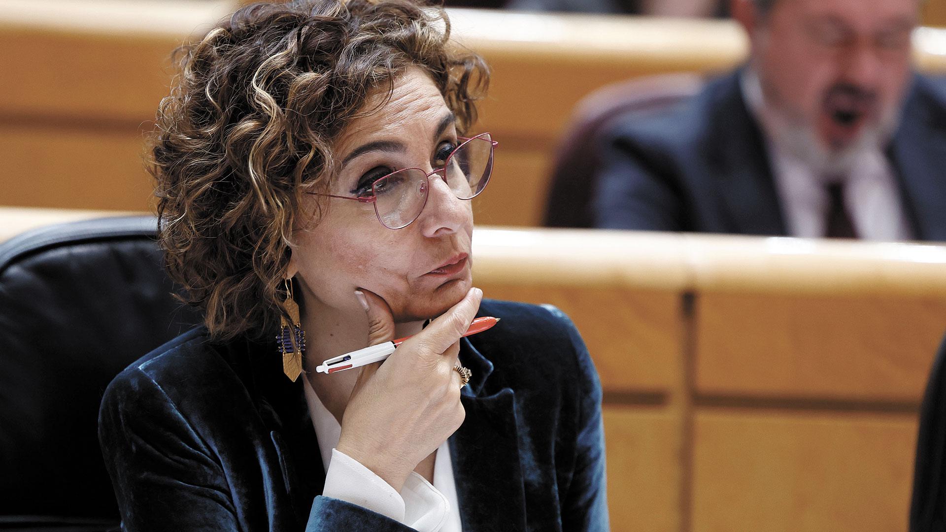 La vicepresidenta 1ª y ministra de Hacienda, Mª Jesús Montero, en su comparecencia del Senado del día 15