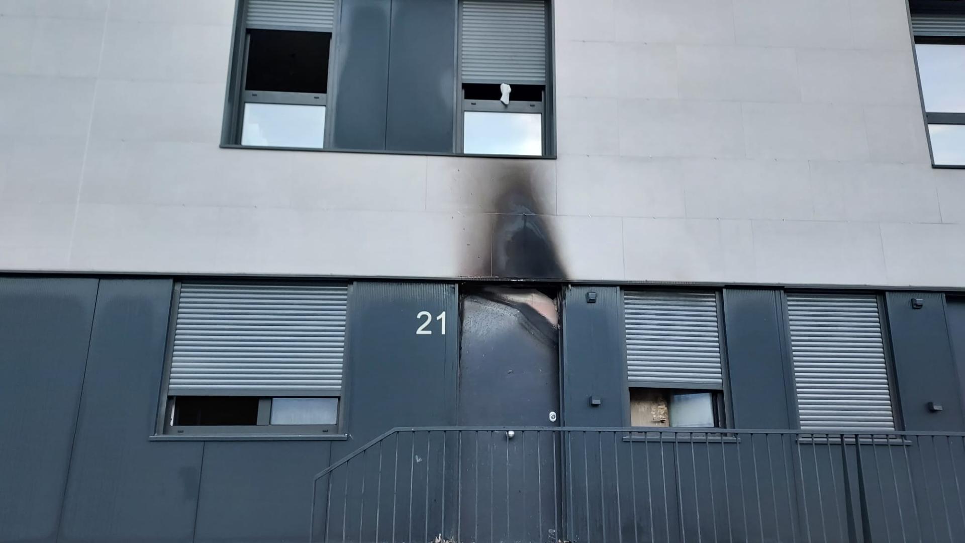 Inmueble donde se ha originado el fuego esta madrugada.
