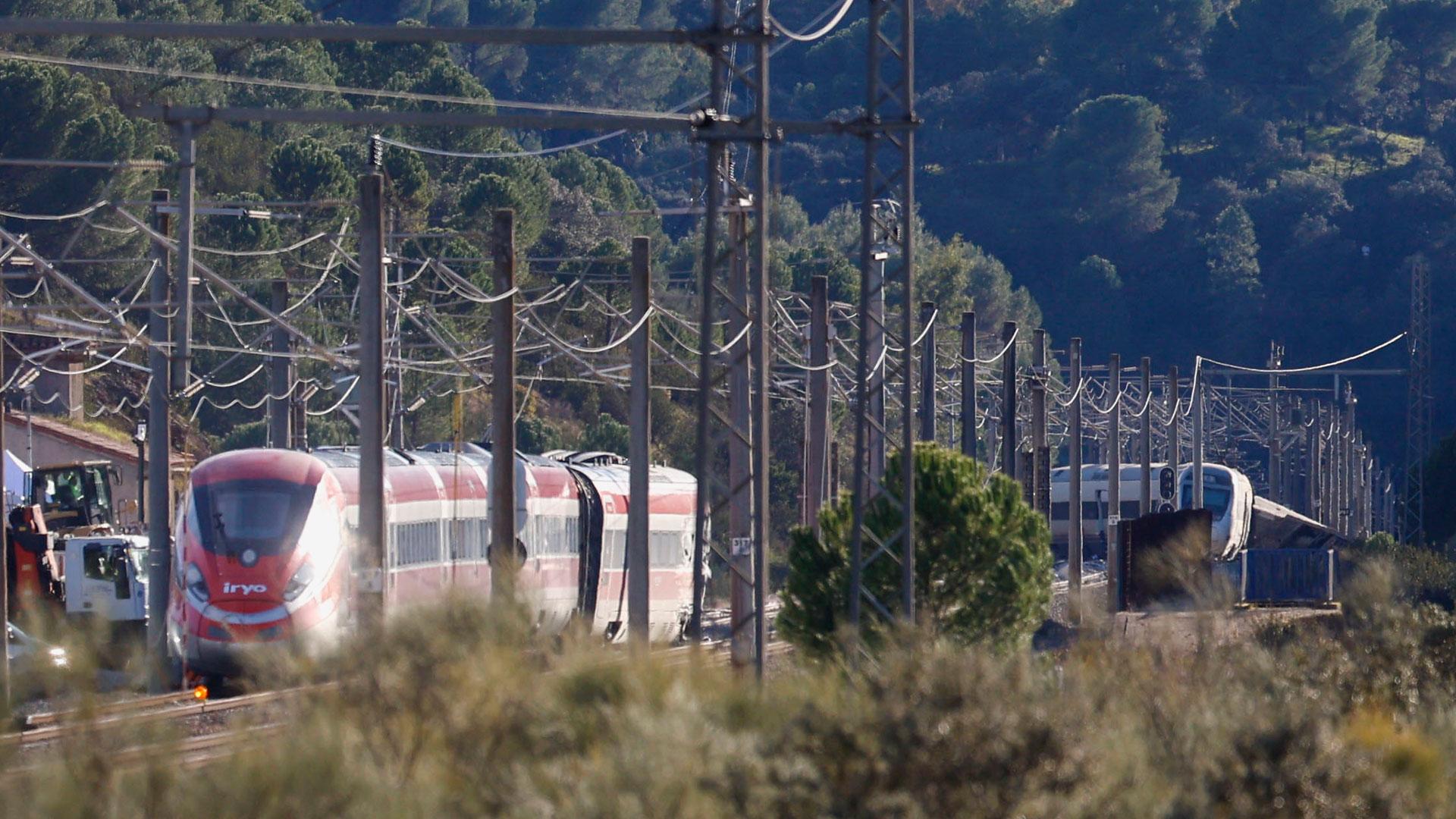 Vista del lugar del accidente en el que dos trenes de alta velocidad colisionaron cerca de Adamuz causando 41 muertos