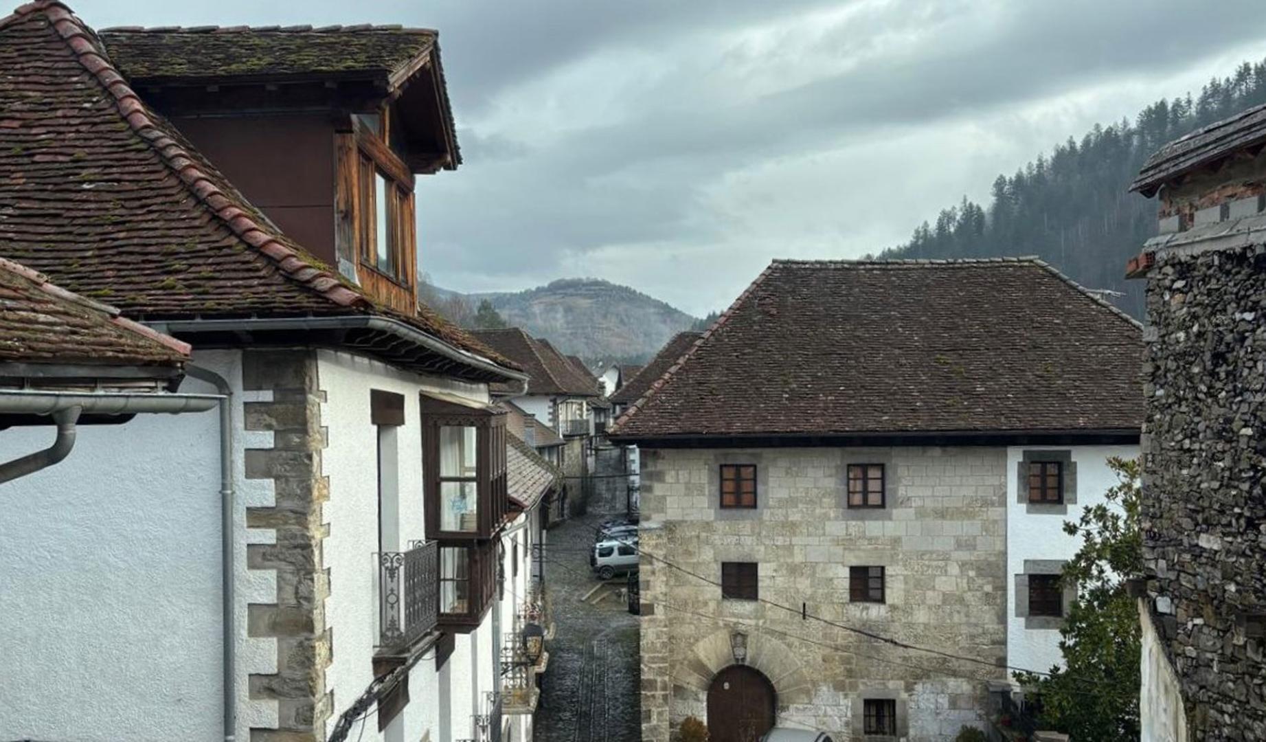 Una de las calles de Ochagavía-Otsagabia, localidad que acometió obras en el marco de esta subvención.