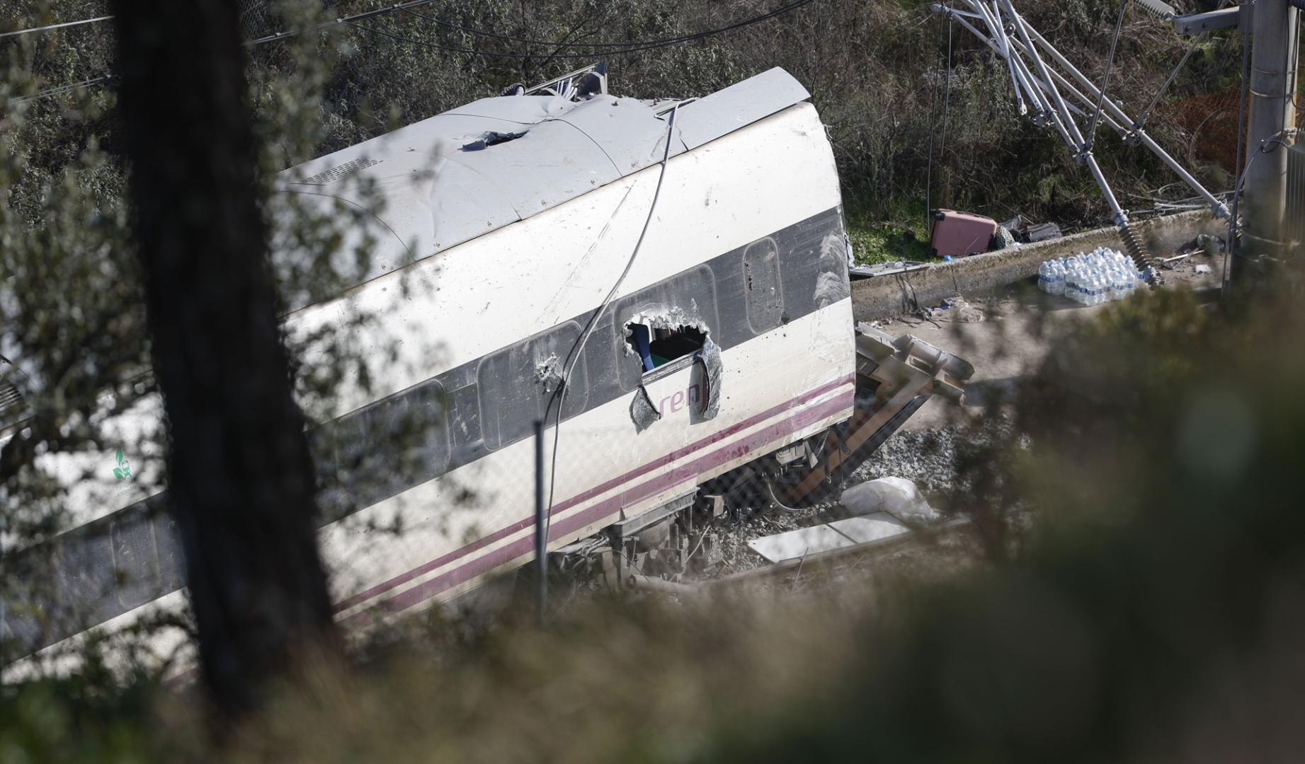 Vista del Alvia accidentado