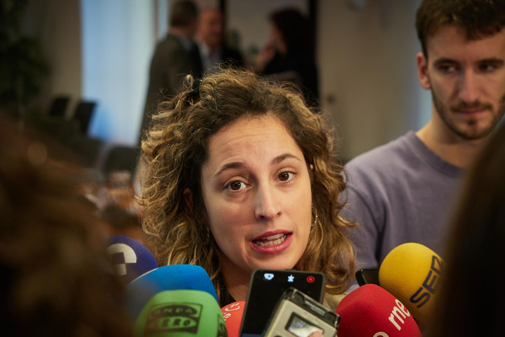 La presidenta de la comisión de investigación del Parlamento de Navarra, Irati Jiménez