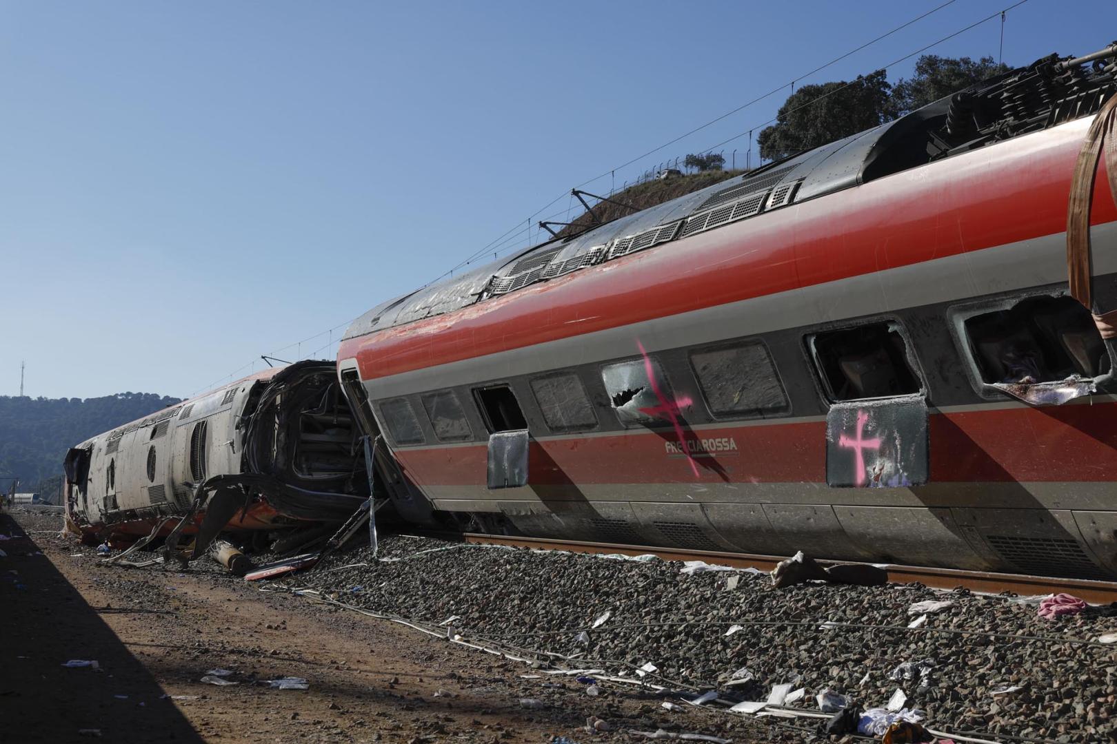 Vista, este martes, del lugar donde tuvo lugar el accidente ferroviario entre dos trenes en Adamuz (Córdoba)