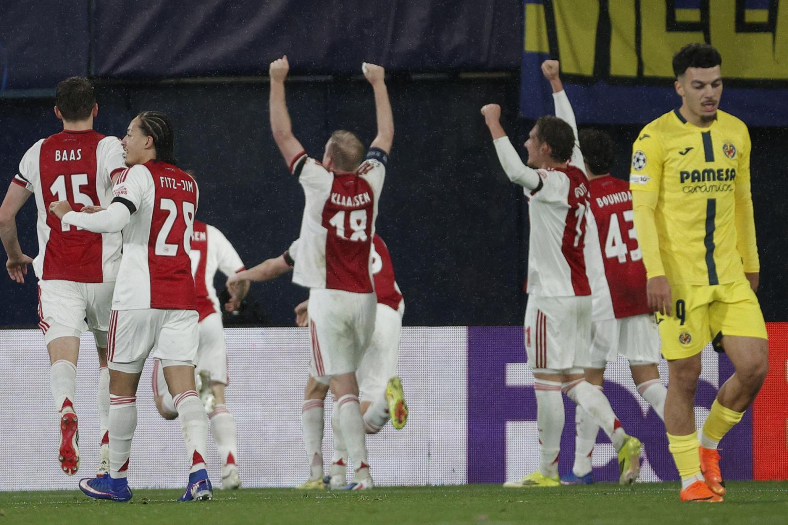 Los jugadores del Ajax celebran el segundo gol del equipo ante el Villarreal