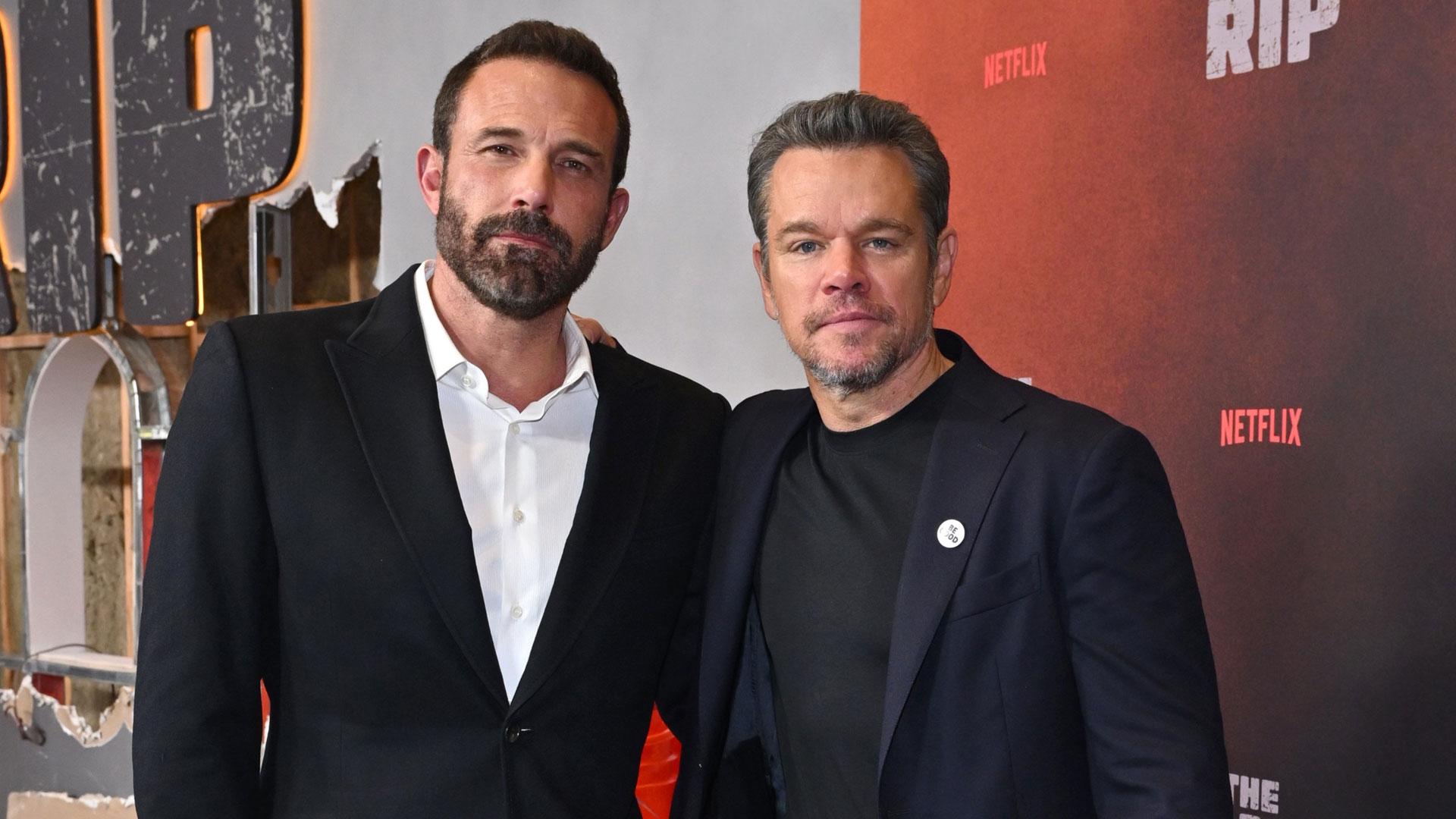 Ben Affleck y Matt Damon en la presentación de la película de Netflix 'El botín'