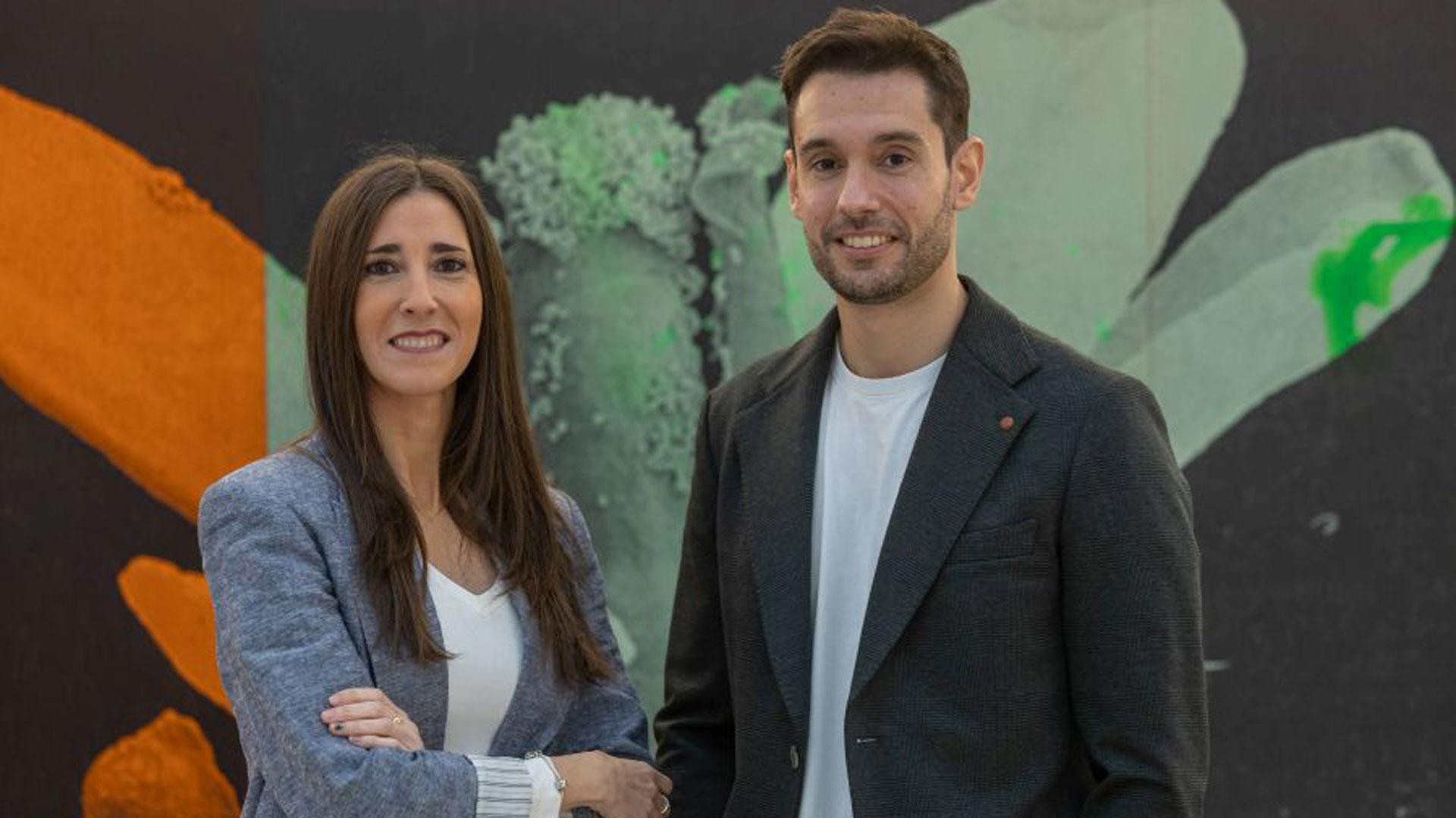 Los investigadores de la Facultad de Enfermería Maddi Olano y Jesús Martín
