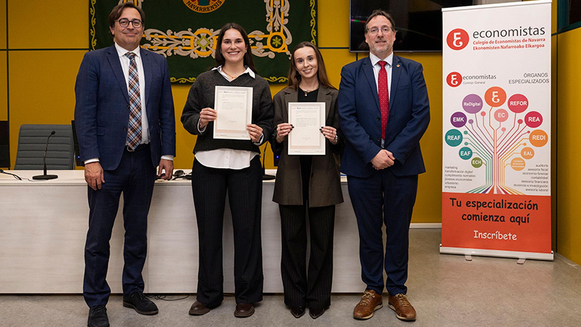 De izq. a dcha.: Ángel Chocarro Ábalos, Inés Saiz Serna, María Estanga y Juan Miguel Benito, tras la entrega de premios.