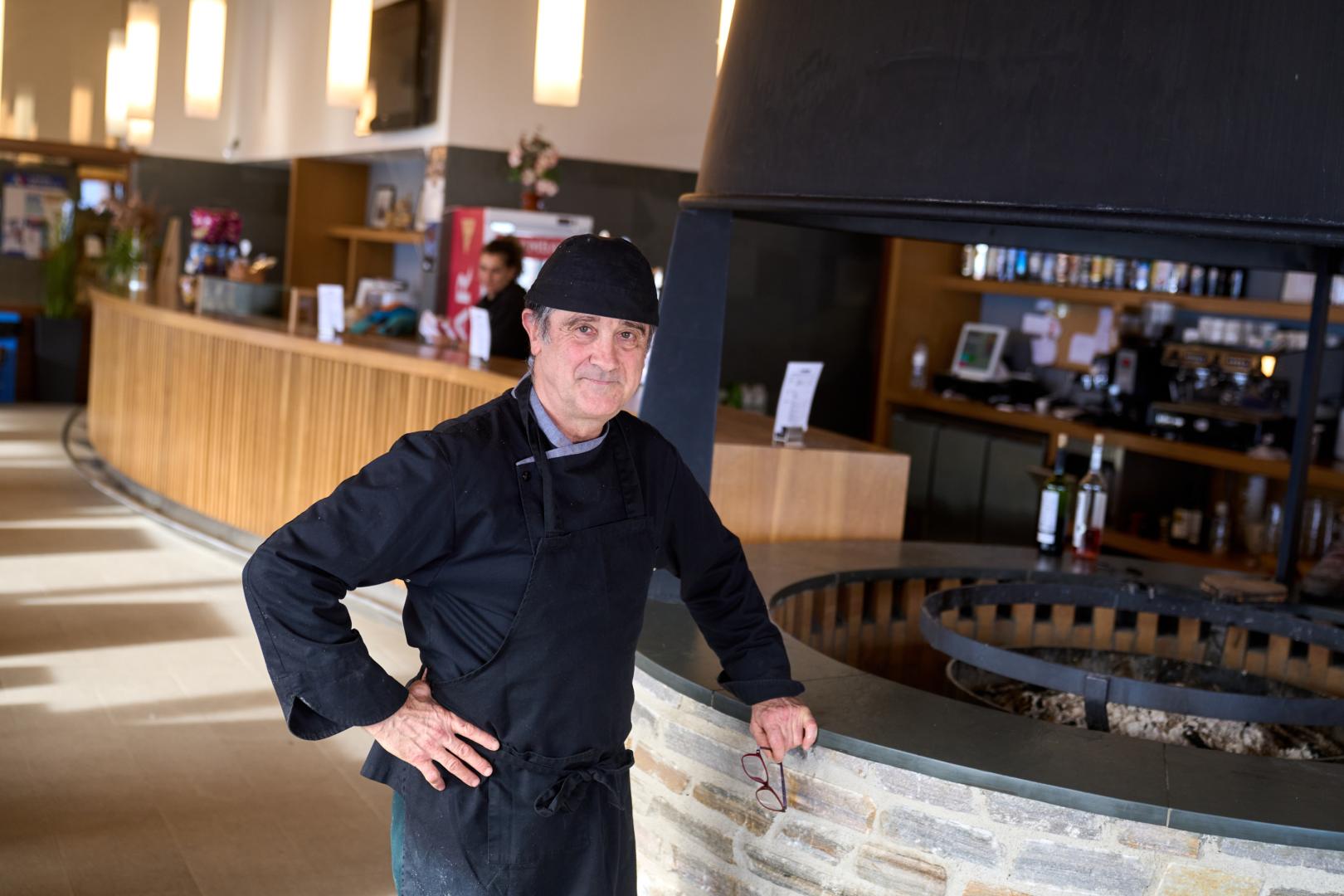Pedro Manuel Anaut, responsable de la cocina del restaurante del centro Larra-Belagua en El Ferial