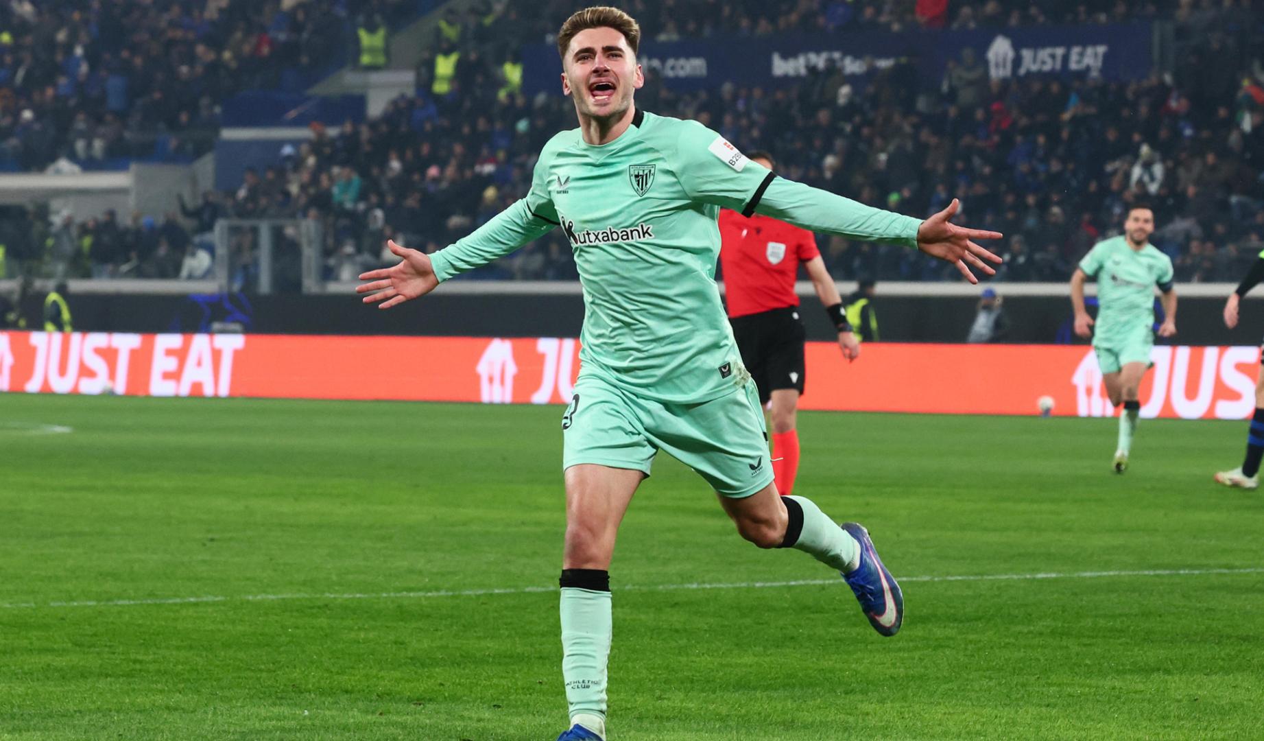 Robert Navarro celebra su gol ante la Atalanta