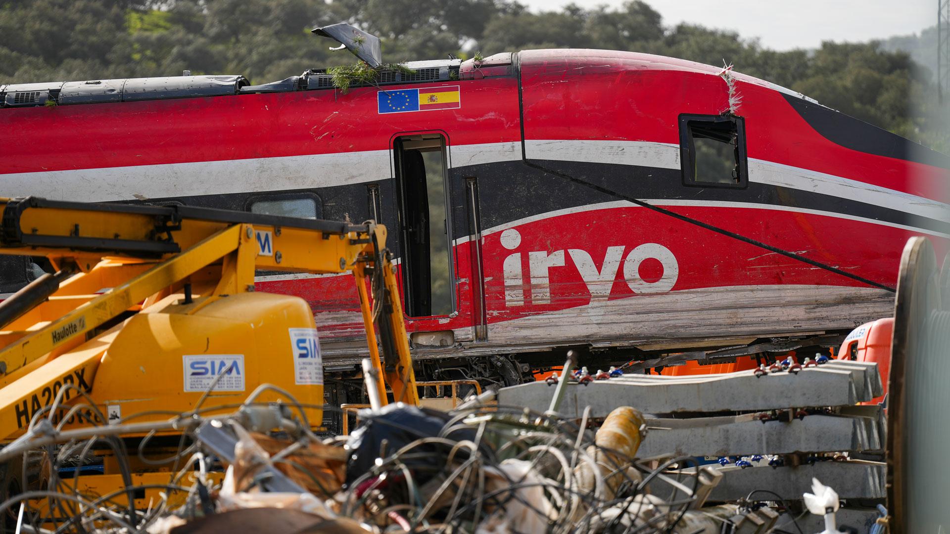 Siguen los trabajos de rescate en los convoyes de trenes accidentados en la zona del suceso en Adamuz