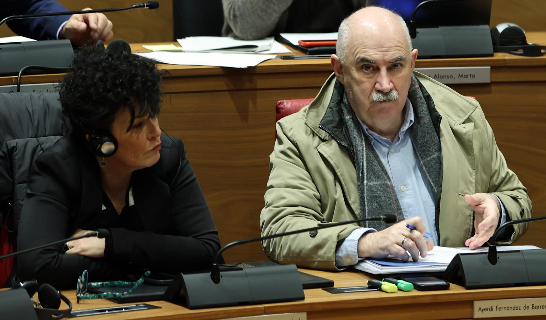 El consejero de Desarrollo Rural, José Mª Aierdi,  junto a la nueva consejera de Interior, Inma Jurío