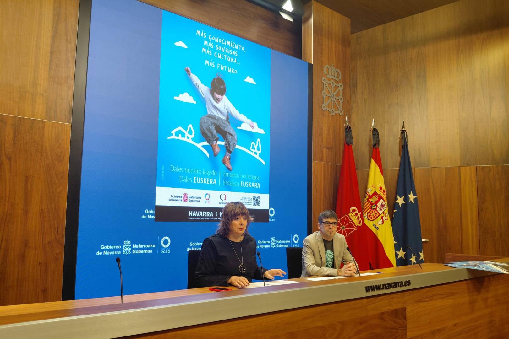 Ana Ollo y Javier Arakama, en la presentación de la campaña en la sala de prensa del Gobierno de Navarra