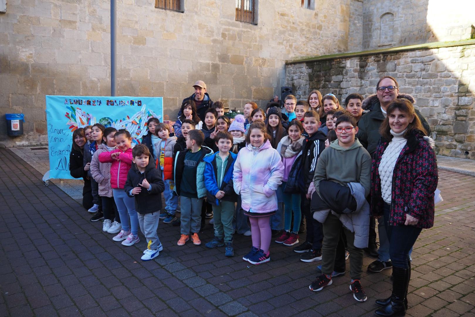 Foto de familia de todo el alumnado de la escuela rural de Cáseda, este jueves 22 de enero