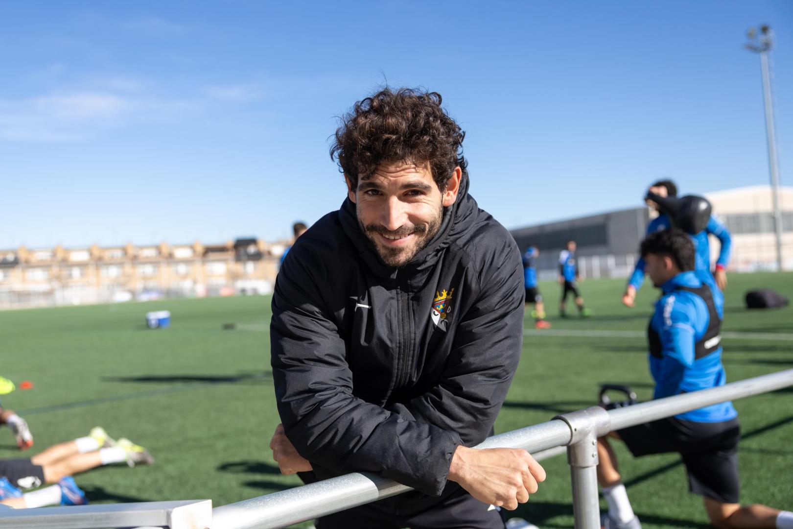 El riojano Héctor Urquía dirige esta temporada al Tudelano, que viaja tercero en la 2ª RFEF, empatado a puntos con el segundo