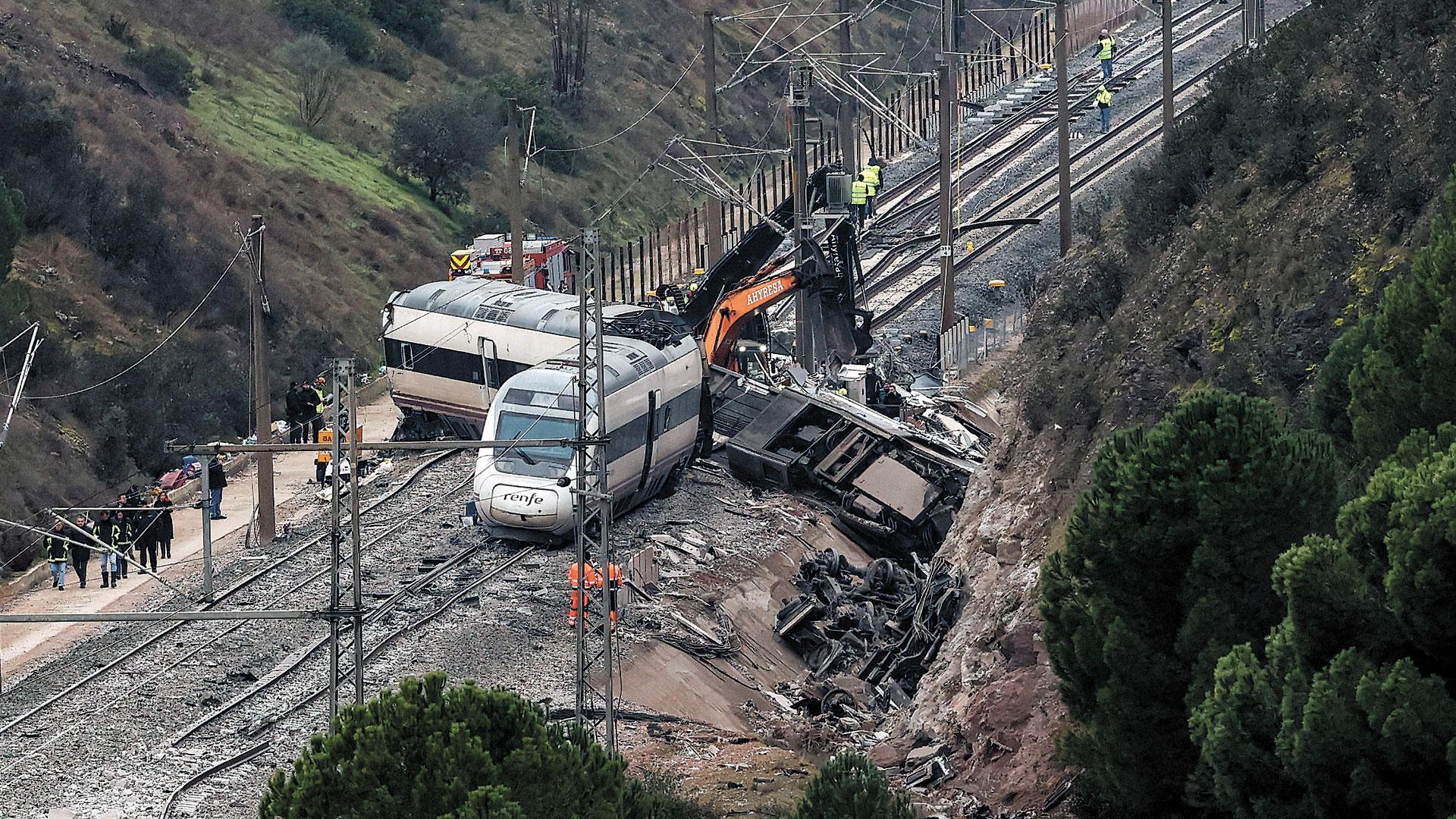 Restos del Alvia siniestrado en la colisión con un Iryo el pasado domingo