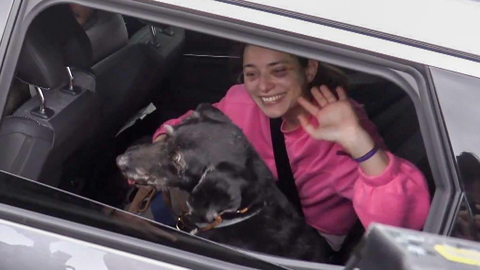 Pie de fotoEl perro 'Boro' desaparecido tras el accidente de trenes de Ademuz del domingo fue rescatado este jueves y pudo volver con su familia
