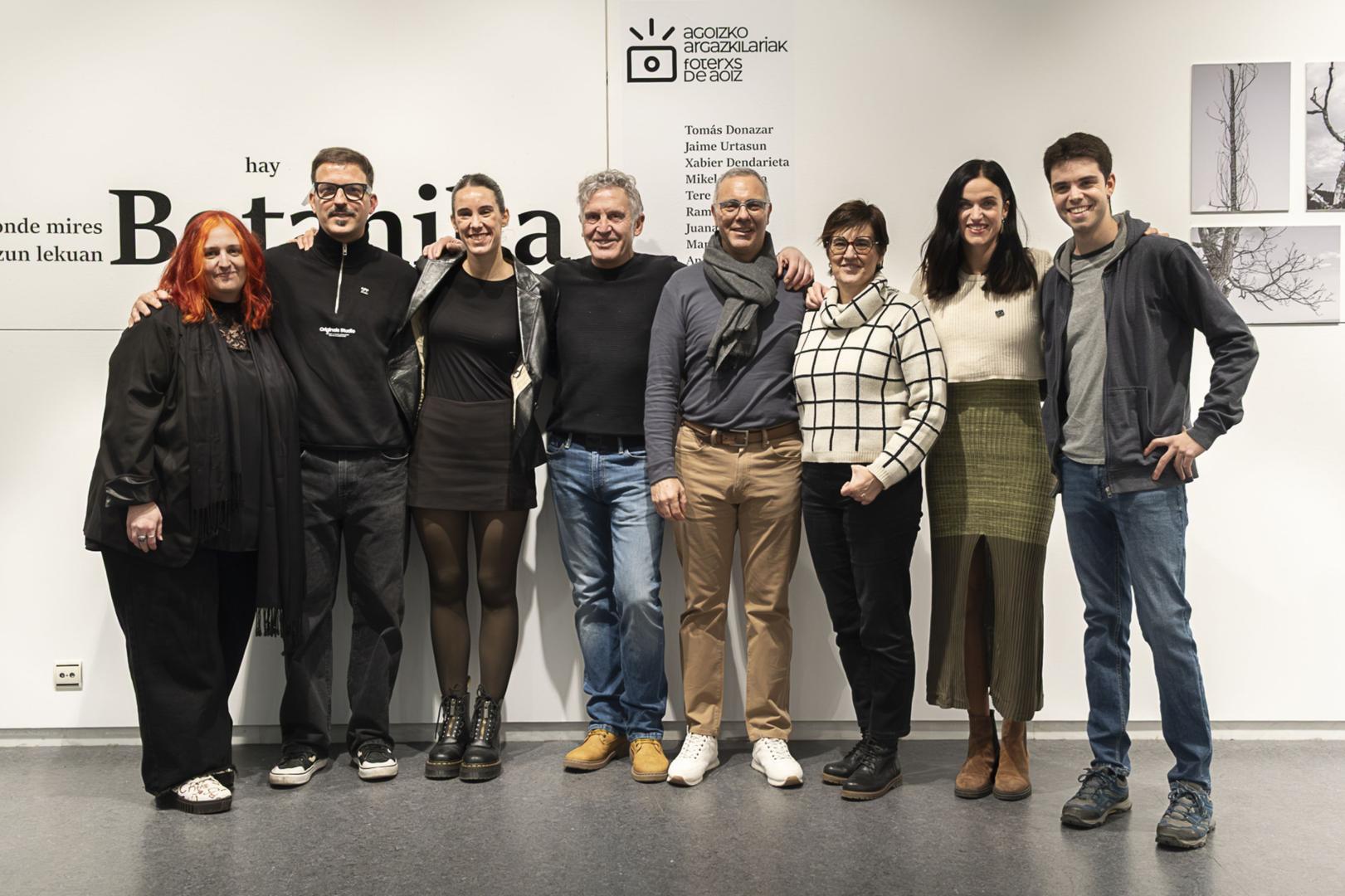 Parte de los integrantes de la asociación Foterxs de Aoiz, en la inauguración de la actual exposición