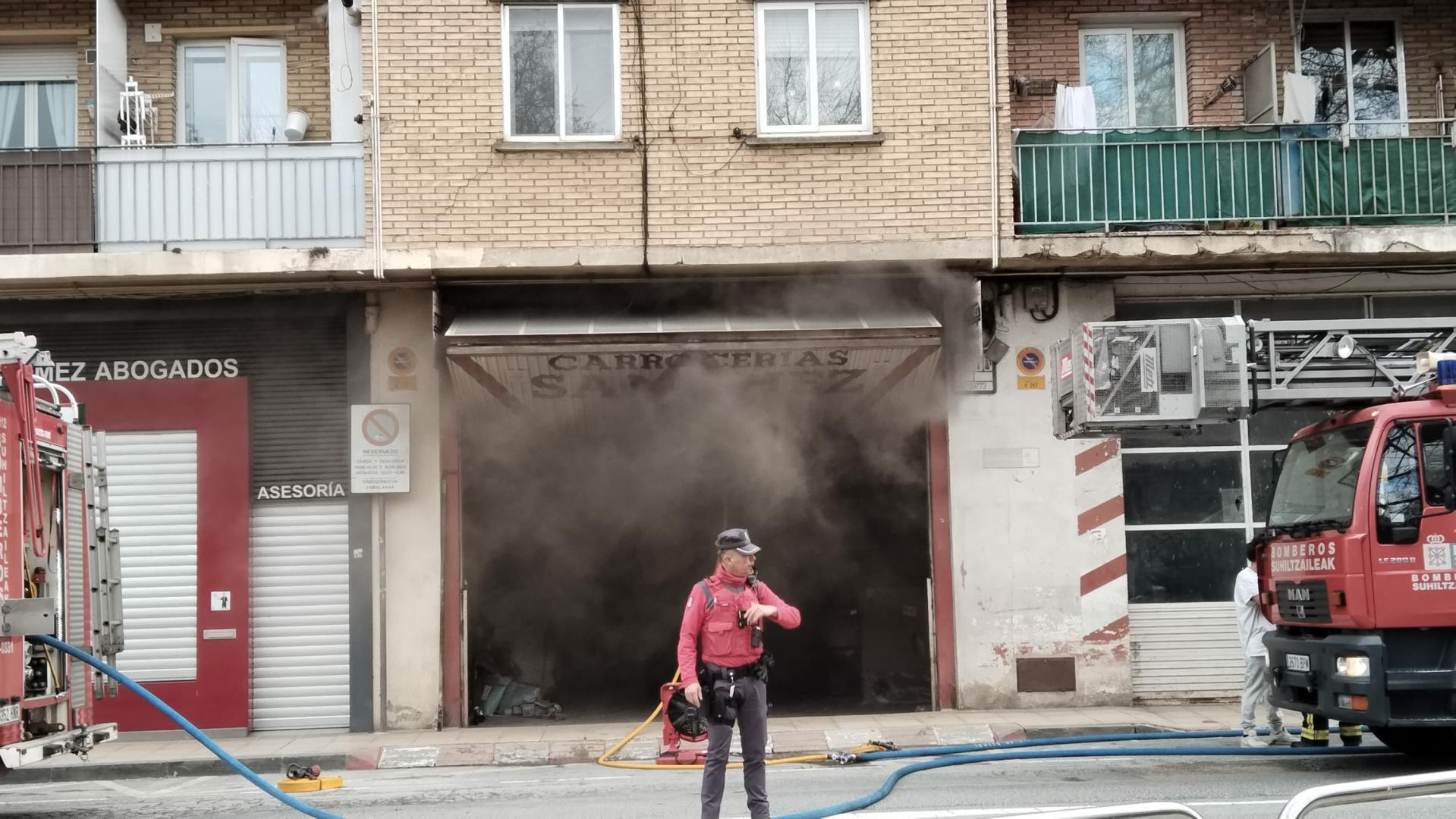 Imagen del taller durante el incendio