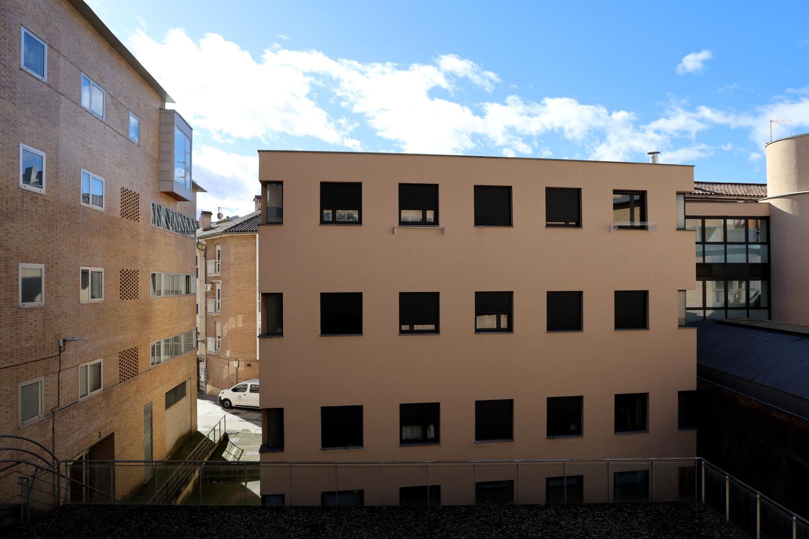 Edificio del Hospital Viejo de Estella, donde se localizan los dos pisos de emergencia habitacional.