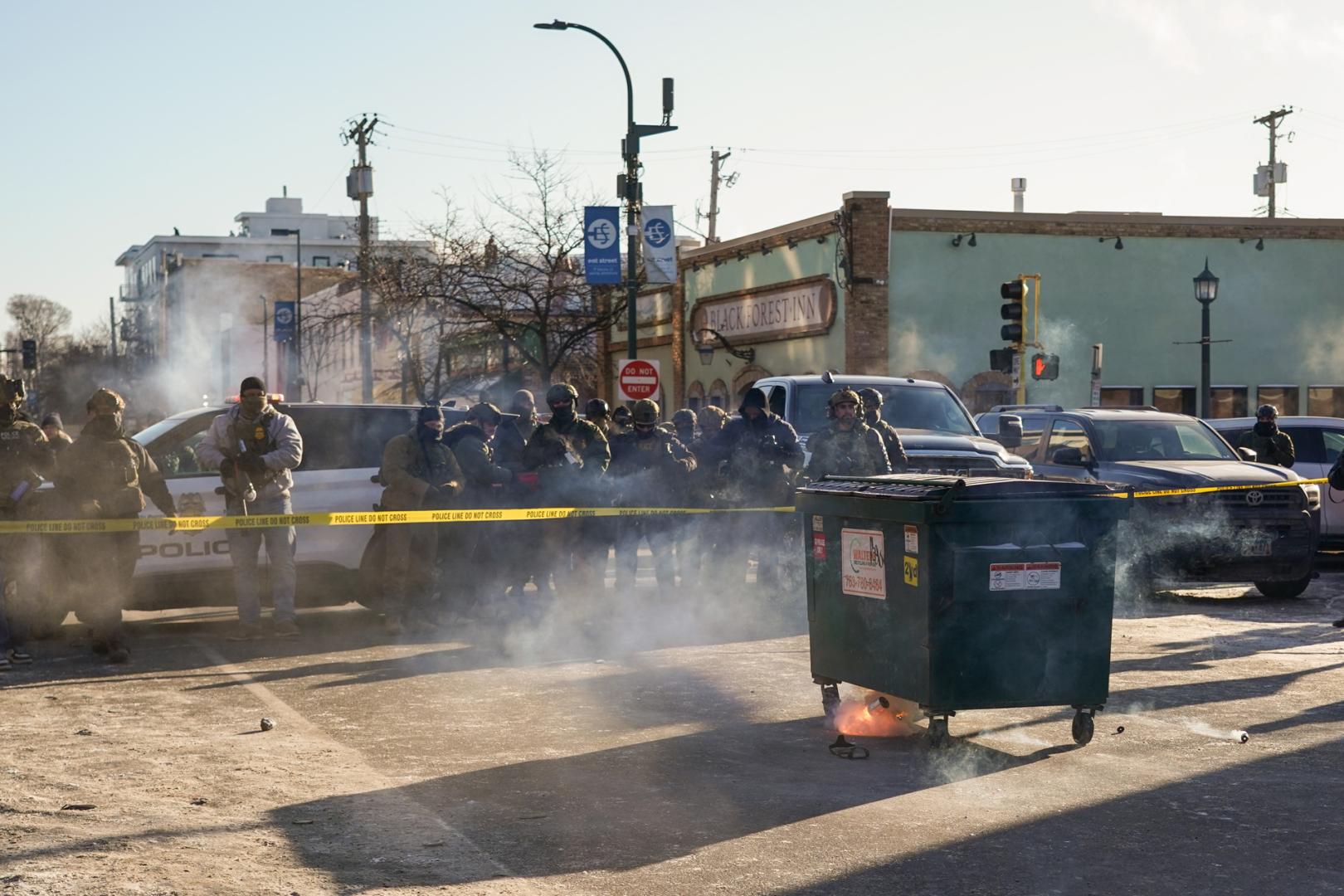 Las protestas pacíficas se volvieron violentas este sábado en Mineápolis tras la segunda muerte este mes a manos de agentes federales