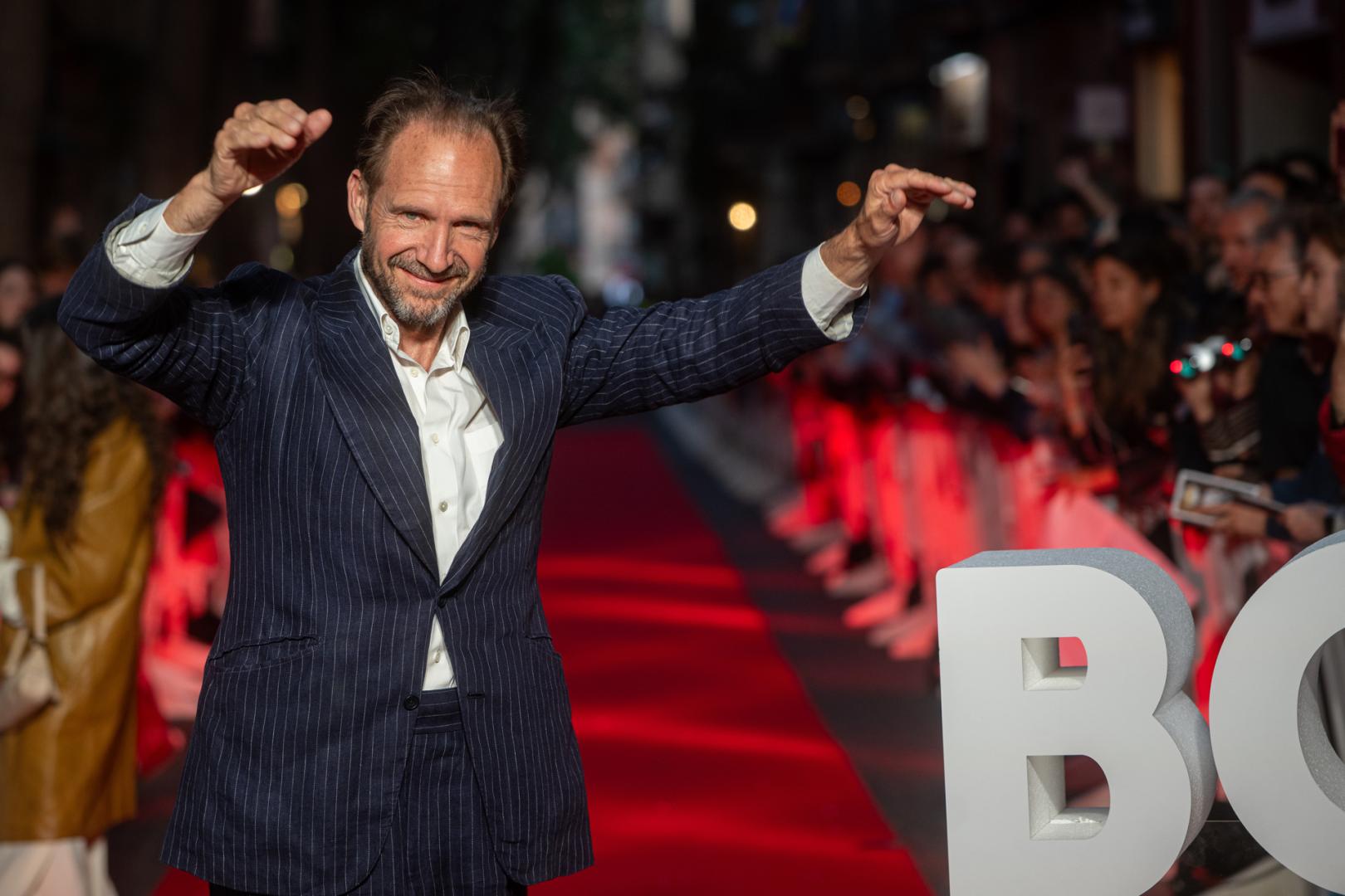 El actor Ralph Fiennes, a su llegada al photocall de la película 'The Return' en el BCN Film Fest de Barcelona en mayo de 2025