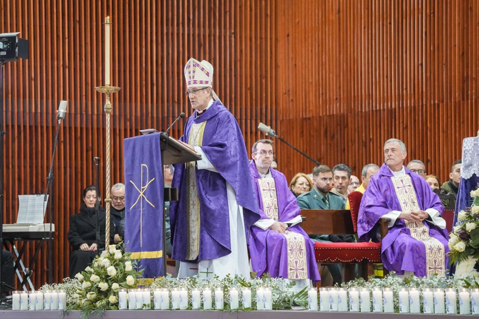 El obispo de Córdoba, Jesús Fernández, en la misa funeral por el accidente ferroviario de Adamuz
