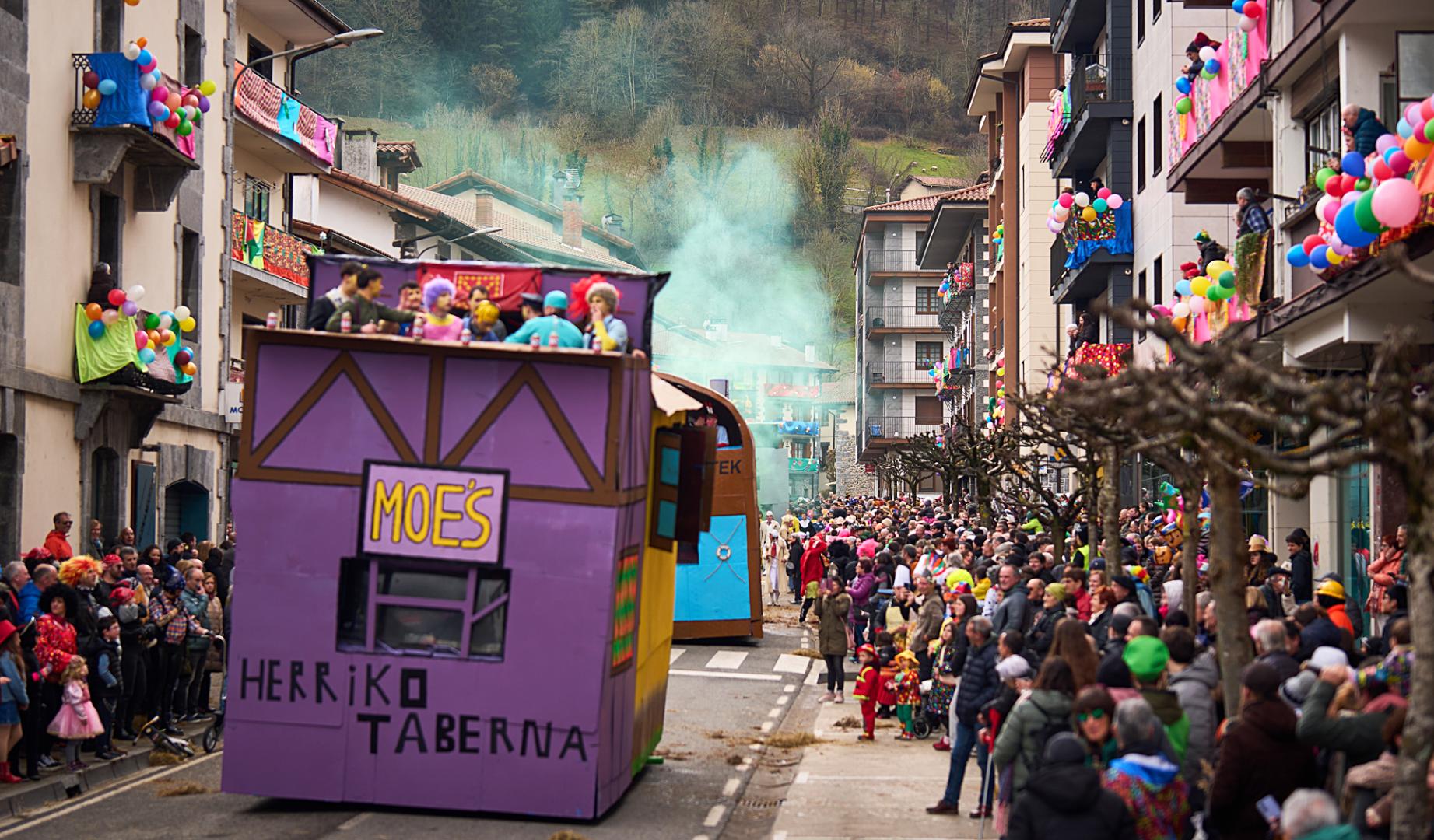 Pao de las carrozas durante el carnaval de Leitza este sábado, 25 de enero