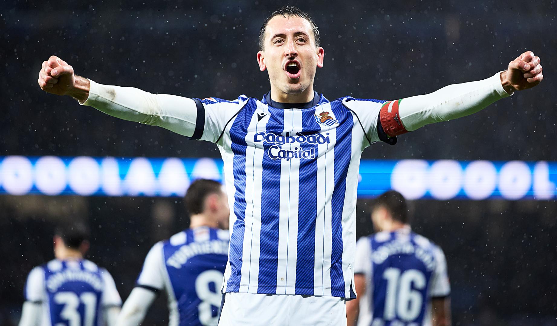 Mikel Oyarzabal celebra uno de los dos goles que anotó contra el Celta