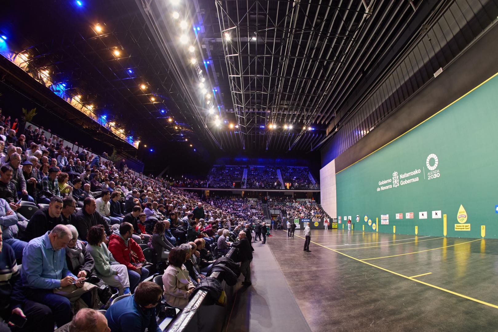 El Arena, lleno hasta la bandera.
