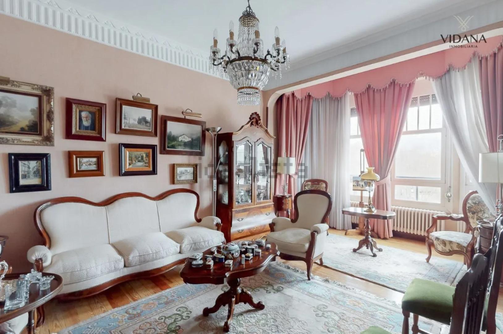 Amplio salón con mirador del piso disponible en Arrieta 9