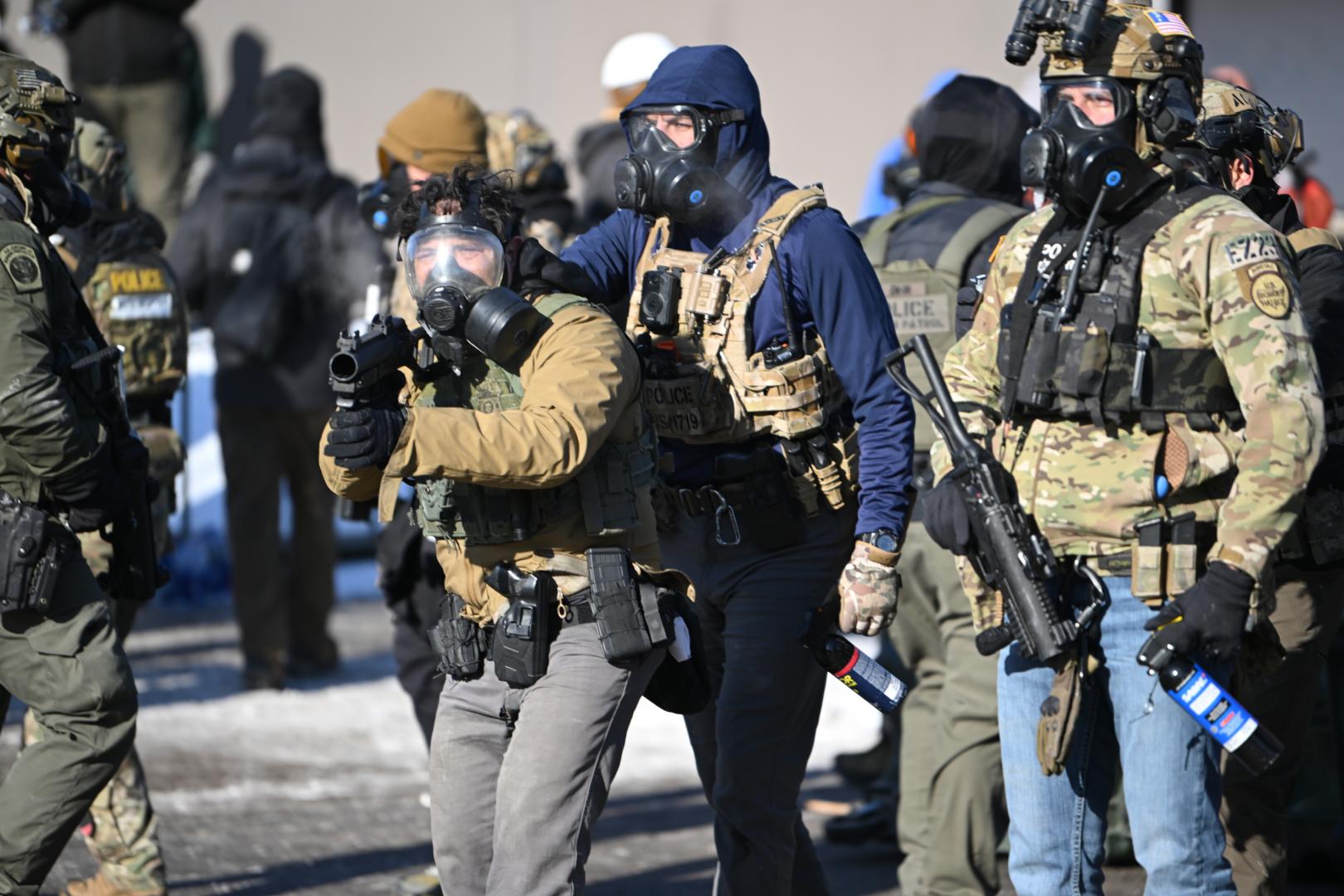 Agentes federales reprimen en Minneápolis las protestas por el asesinato de un enfermero a manos de agentes del ICE, la nueva fuerza migratoria de Trump